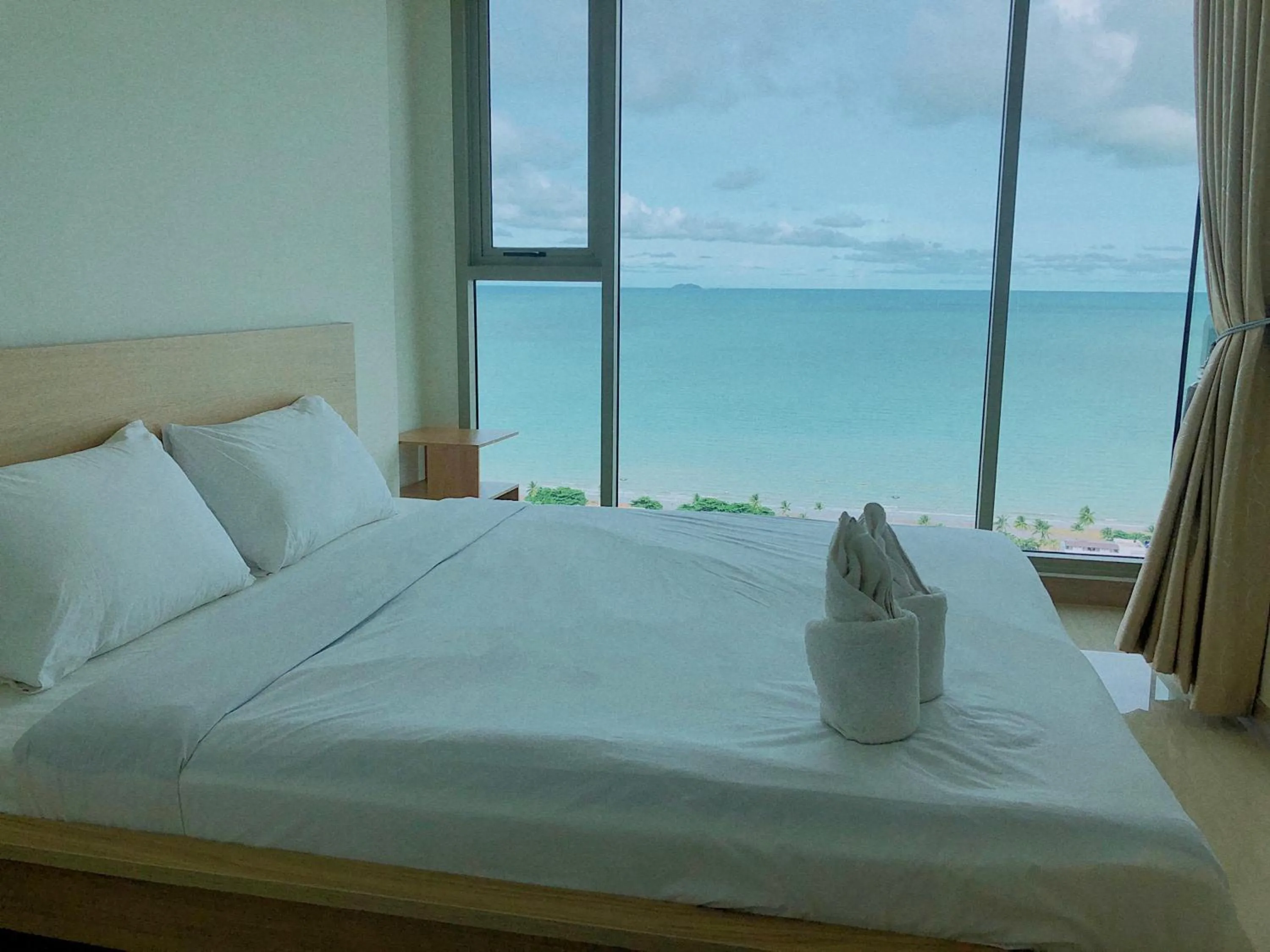Bed in Riviera Jomtien by Daisy Pattaya