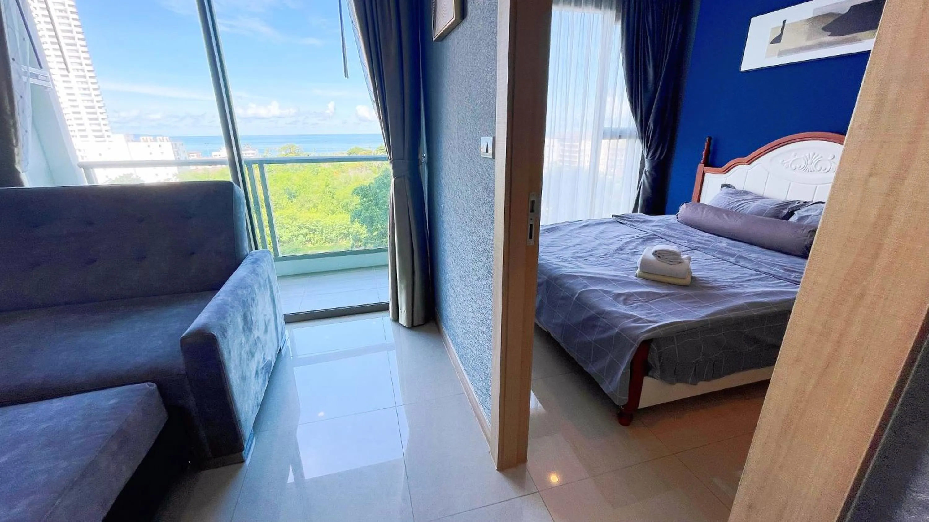 Bed in Riviera Jomtien by Daisy Pattaya