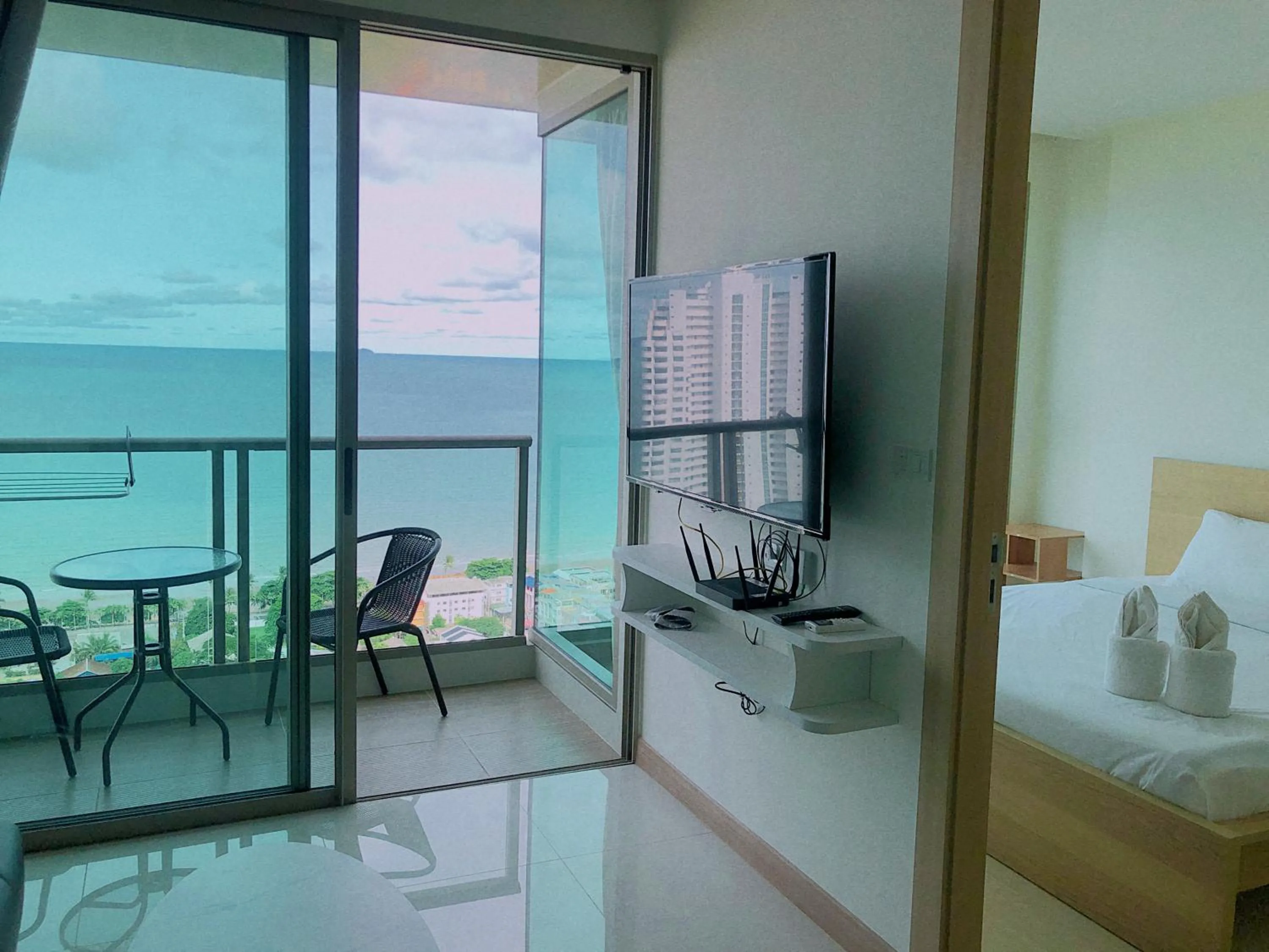 Bed in Riviera Jomtien by Daisy Pattaya