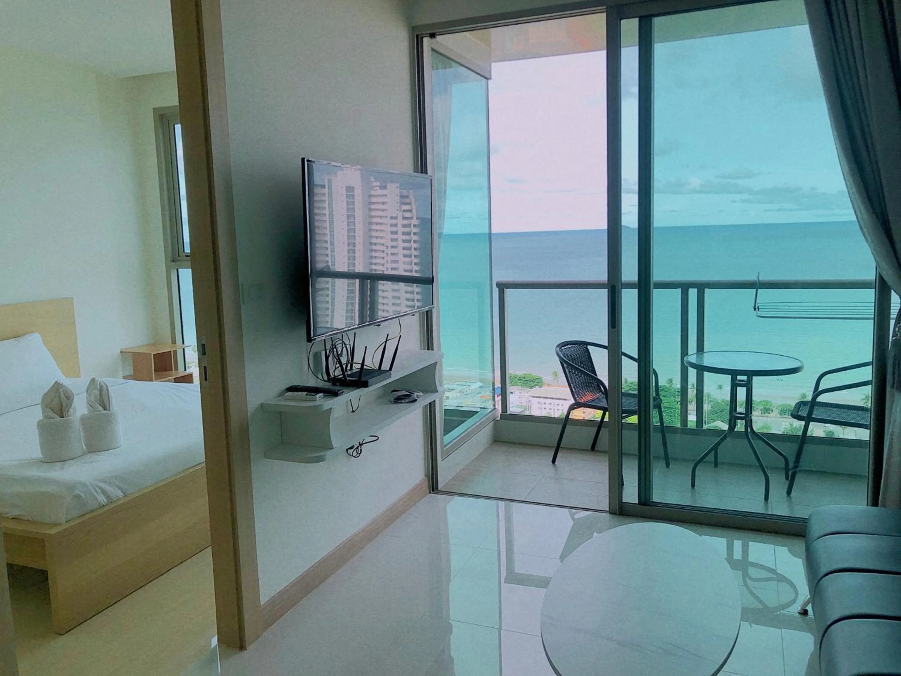 Bed in Riviera Jomtien by Daisy Pattaya