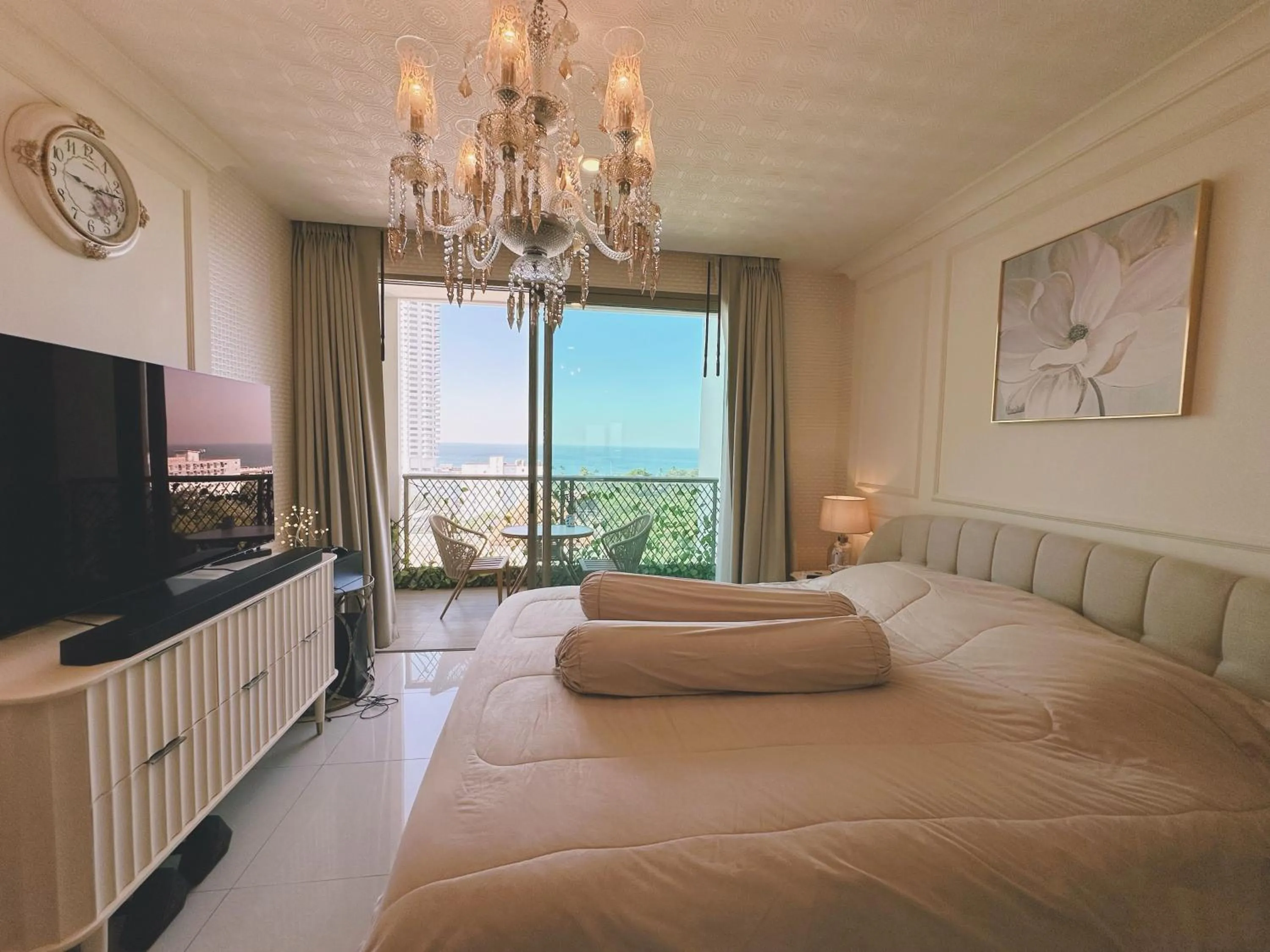 Bed in Riviera Jomtien by Daisy Pattaya