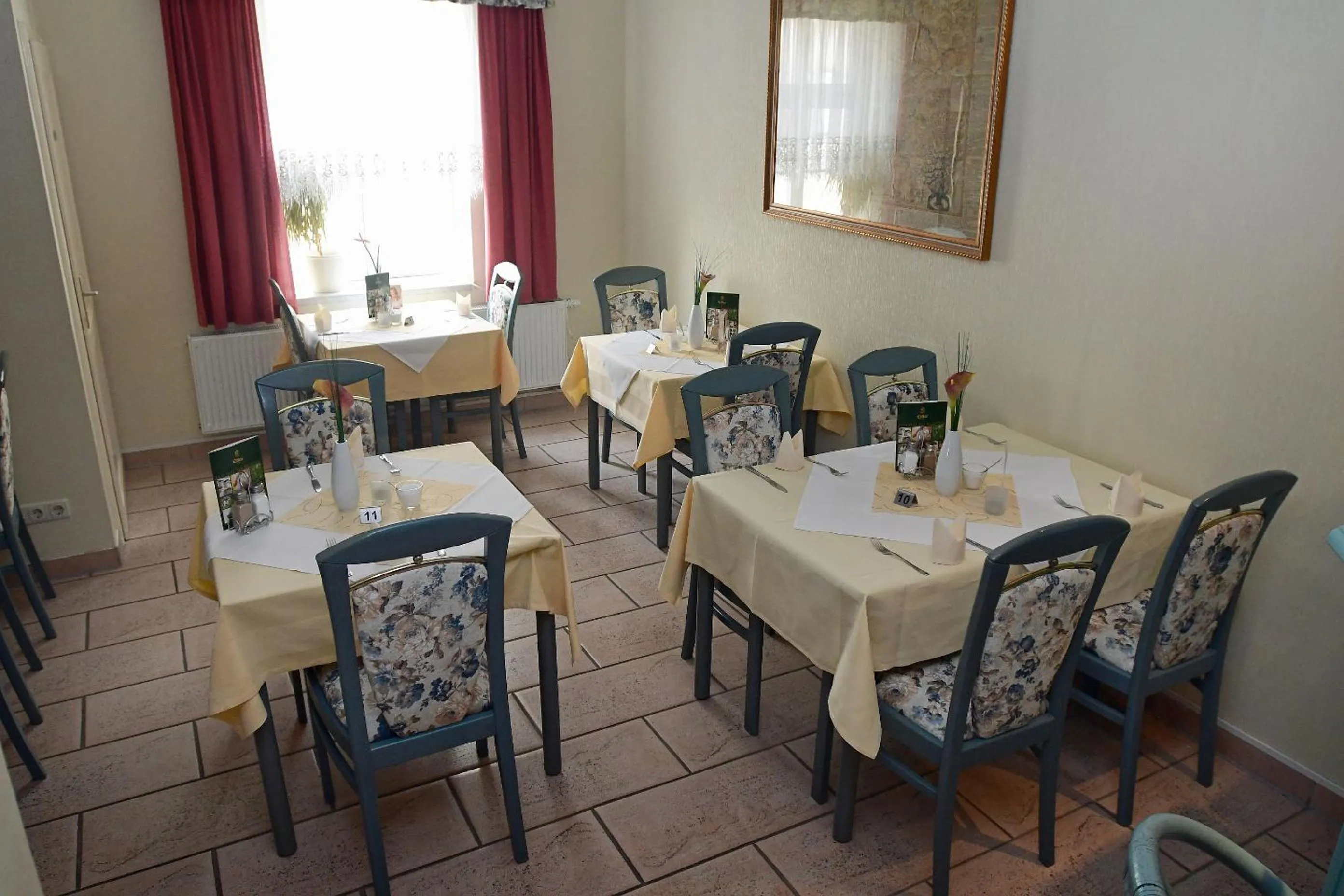Restaurant/places to eat in Hotel garni Goldene Henne