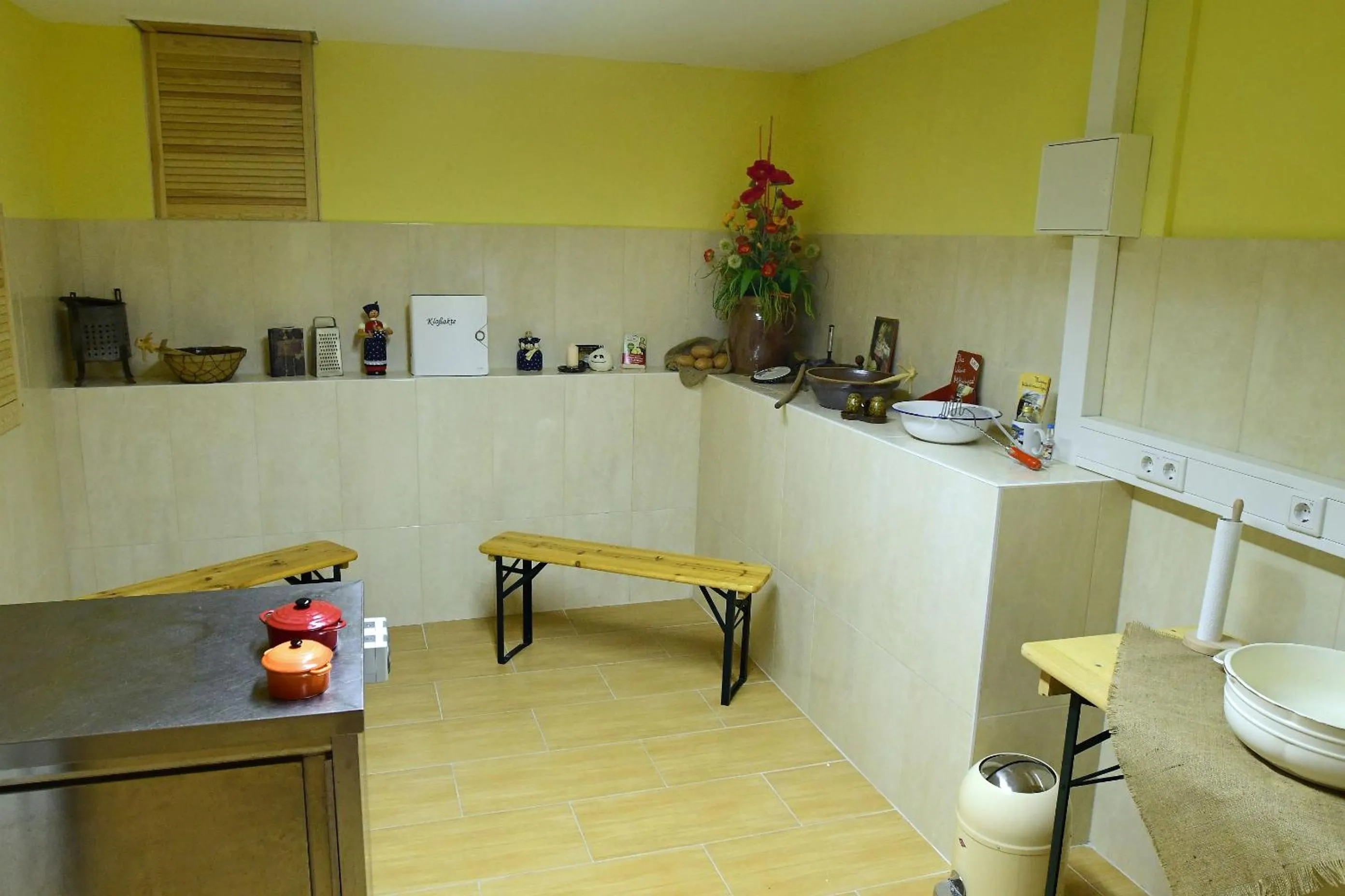 Decorative detail in Hotel garni Goldene Henne