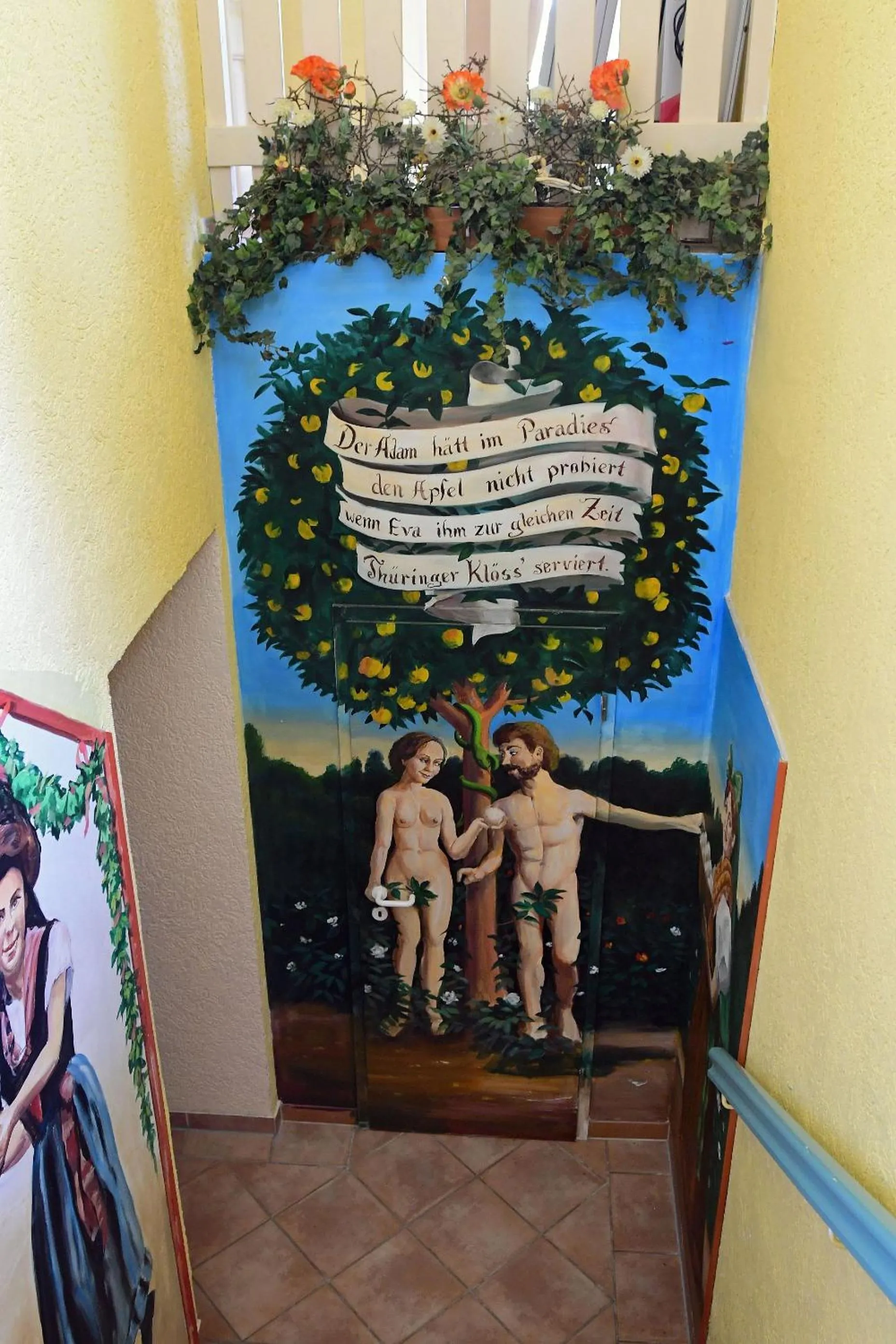 Decorative detail in Hotel garni Goldene Henne