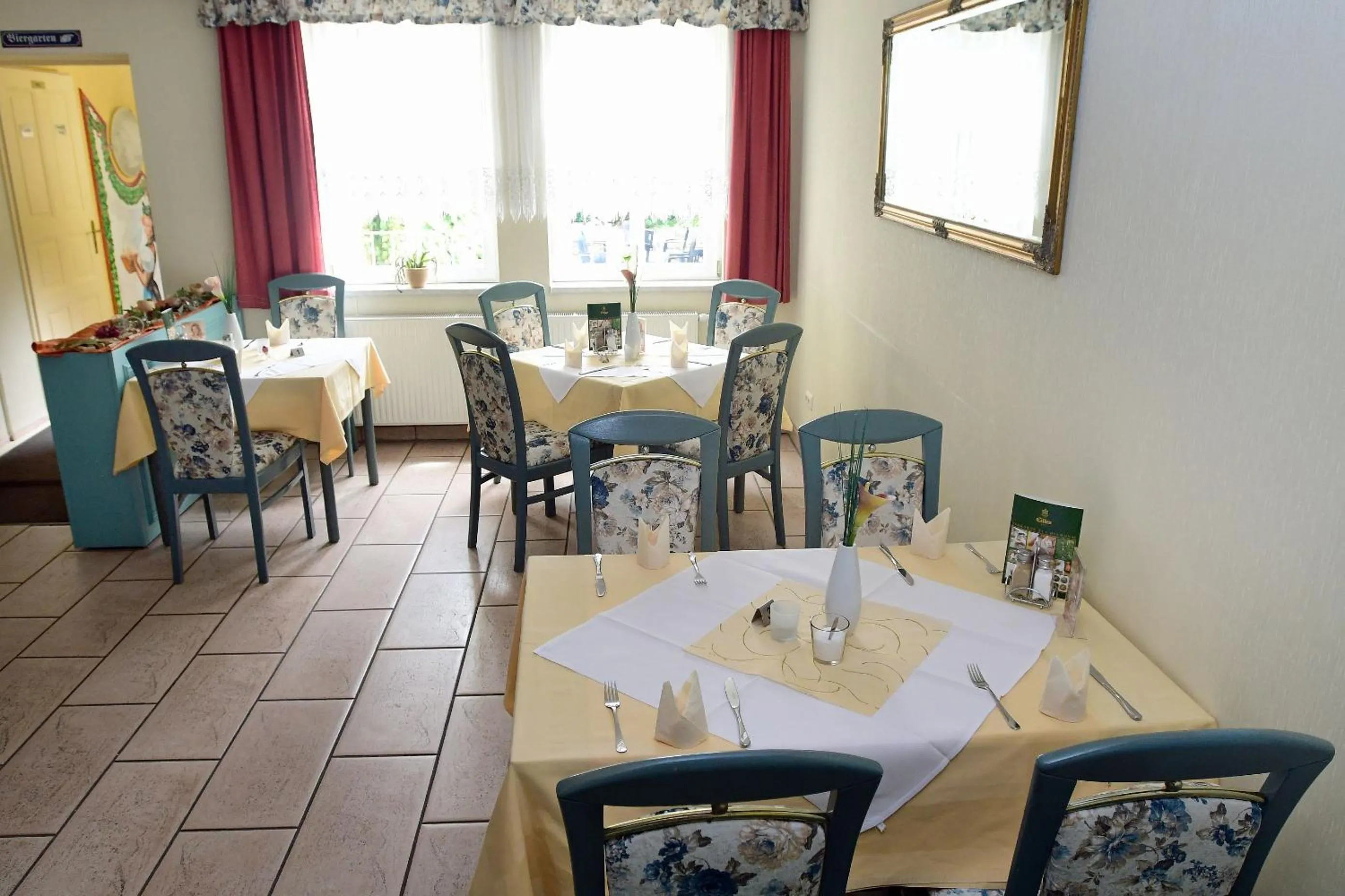 Restaurant/places to eat in Hotel garni Goldene Henne