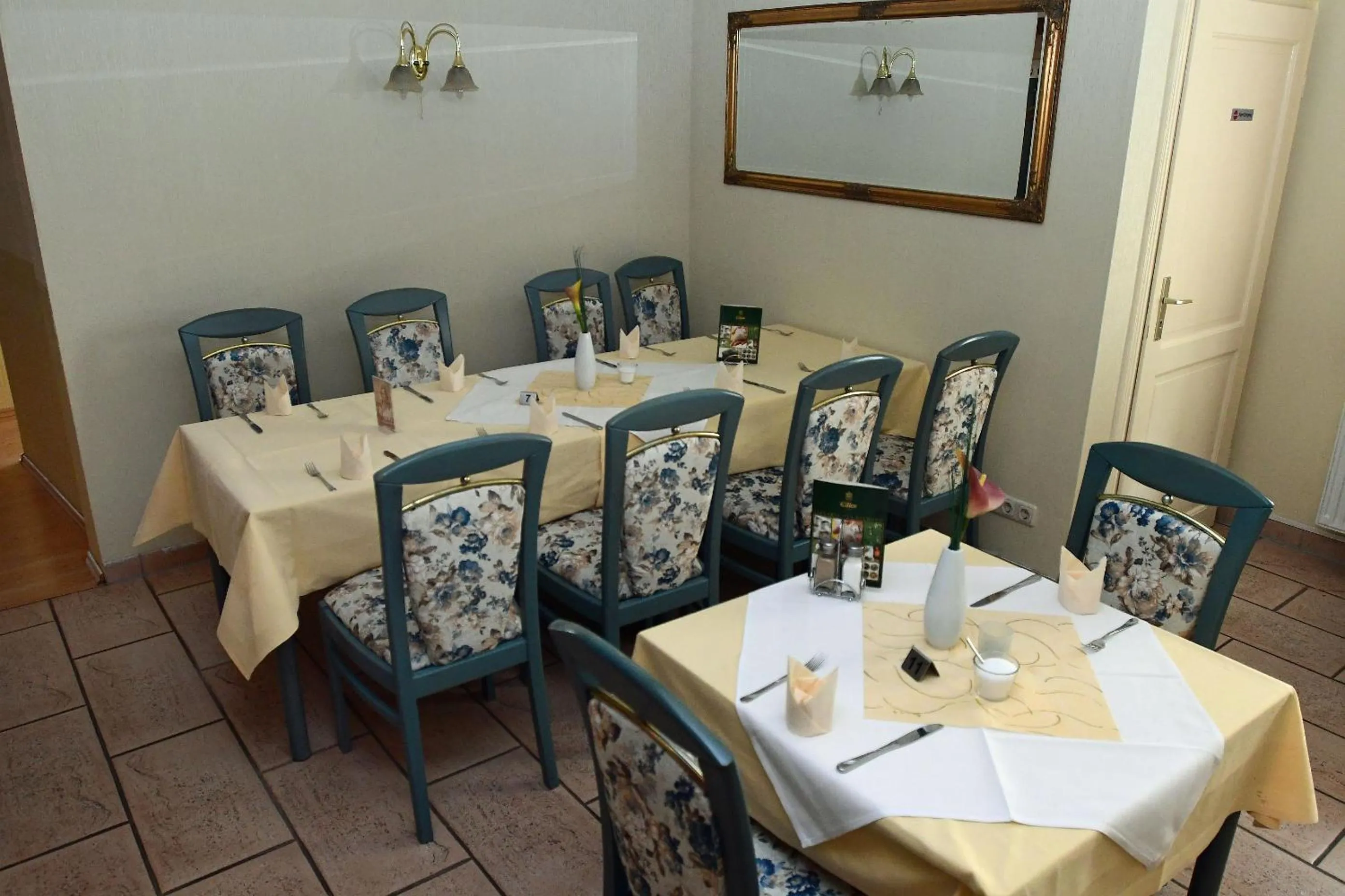 Restaurant/places to eat in Hotel garni Goldene Henne