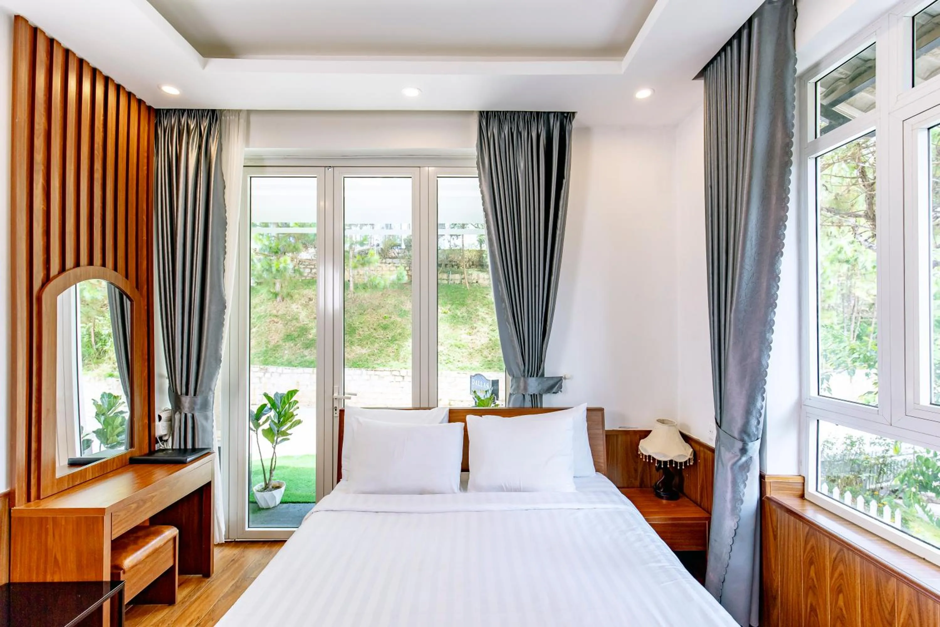 Bed in Dallas Hotel Dalat