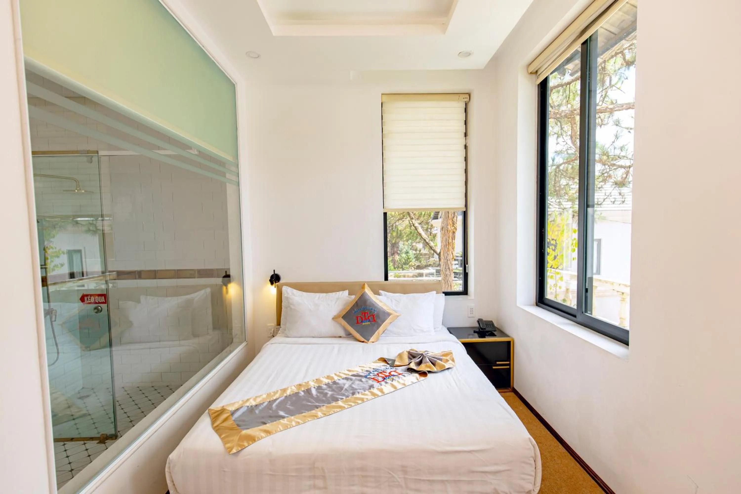 Bed in Dallas Hotel Dalat