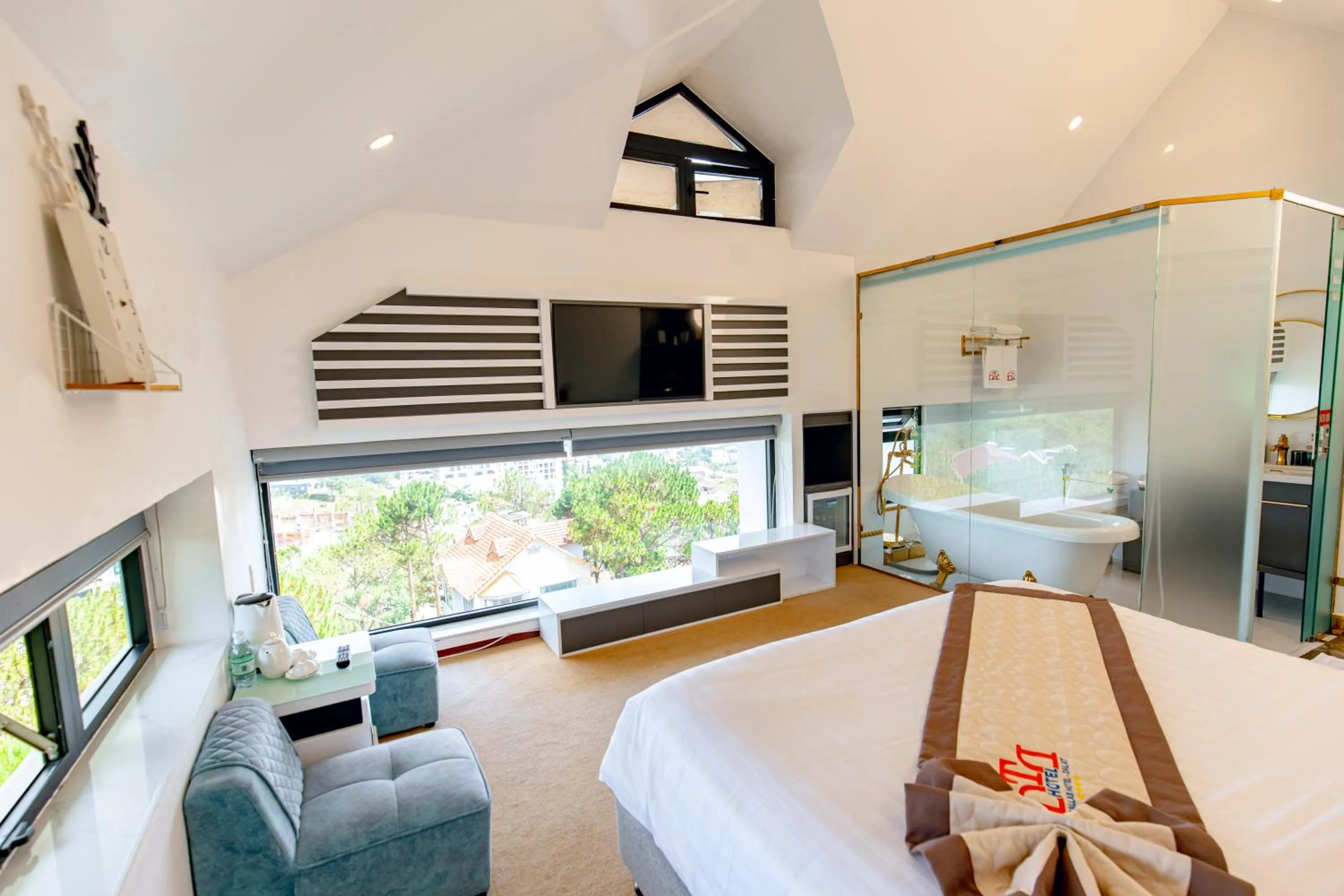 Bed in Dallas Hotel Dalat