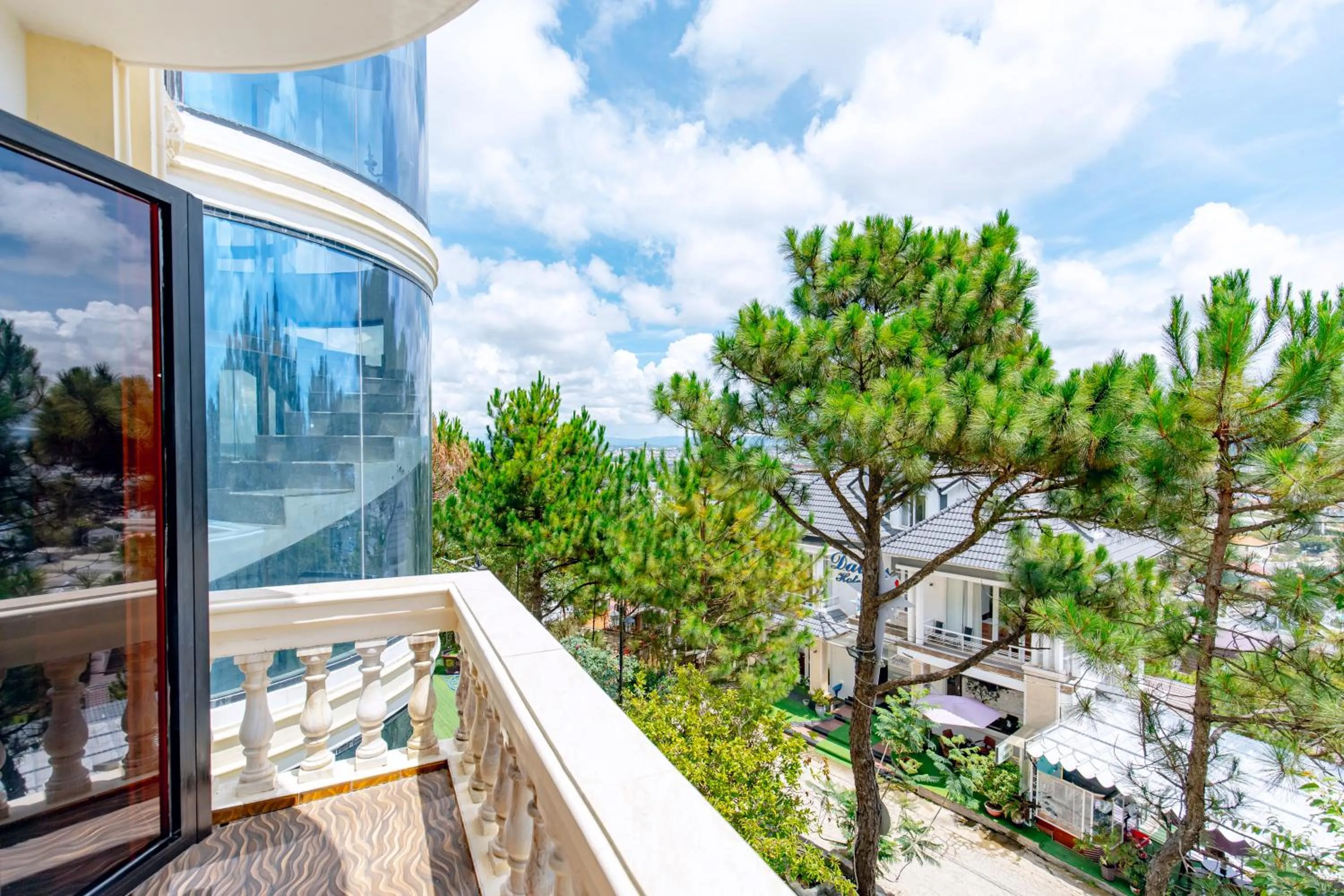 Day in Dallas Hotel Dalat