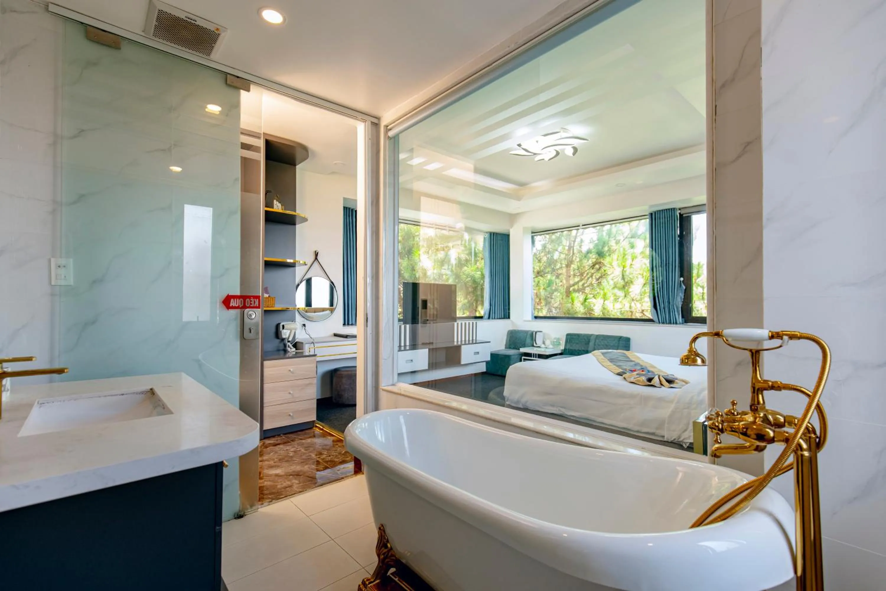 Bathroom in Dallas Hotel Dalat