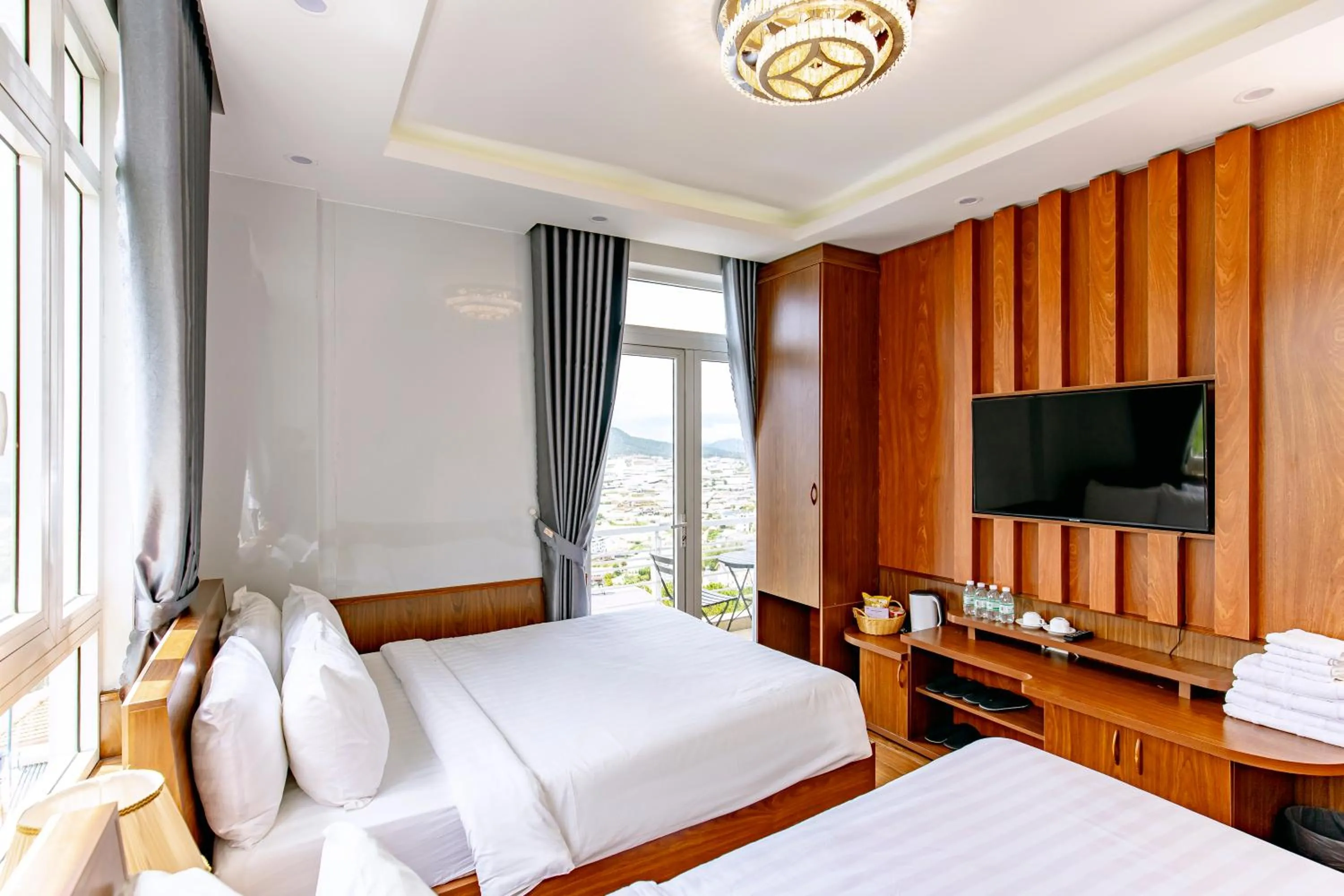 Bed in Dallas Hotel Dalat