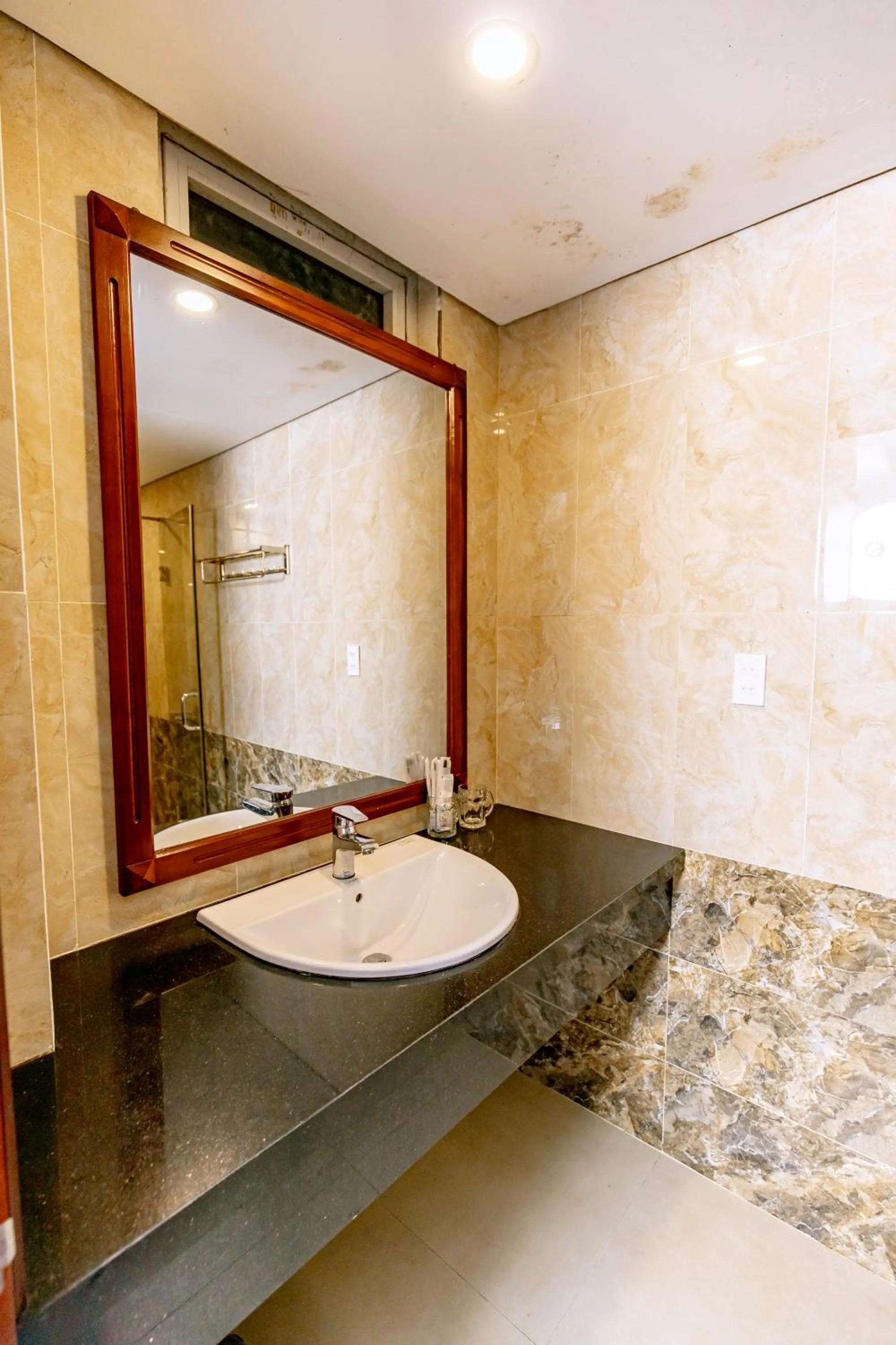 Toilet in Dallas Hotel Dalat