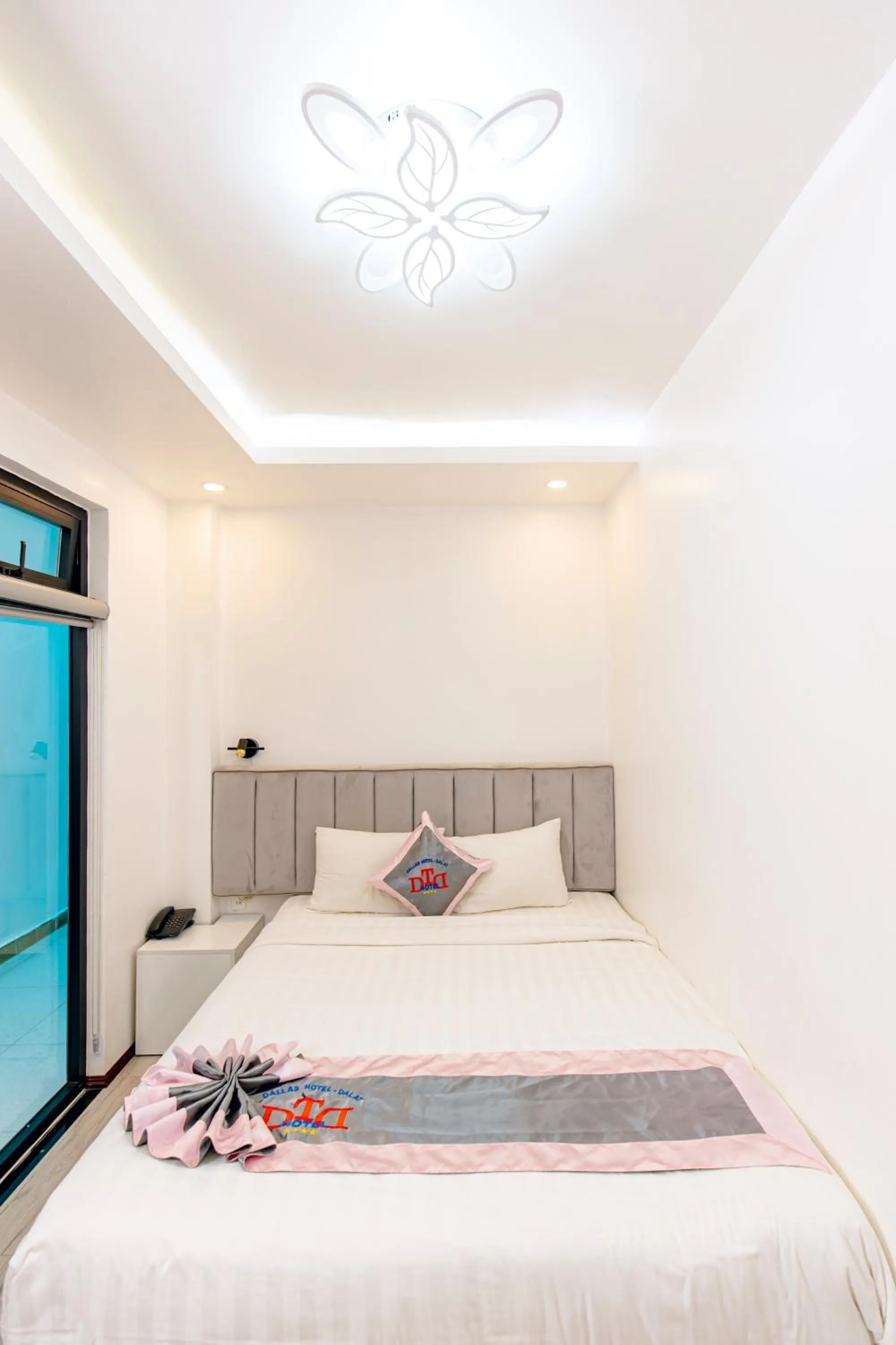 Bed in Dallas Hotel Dalat