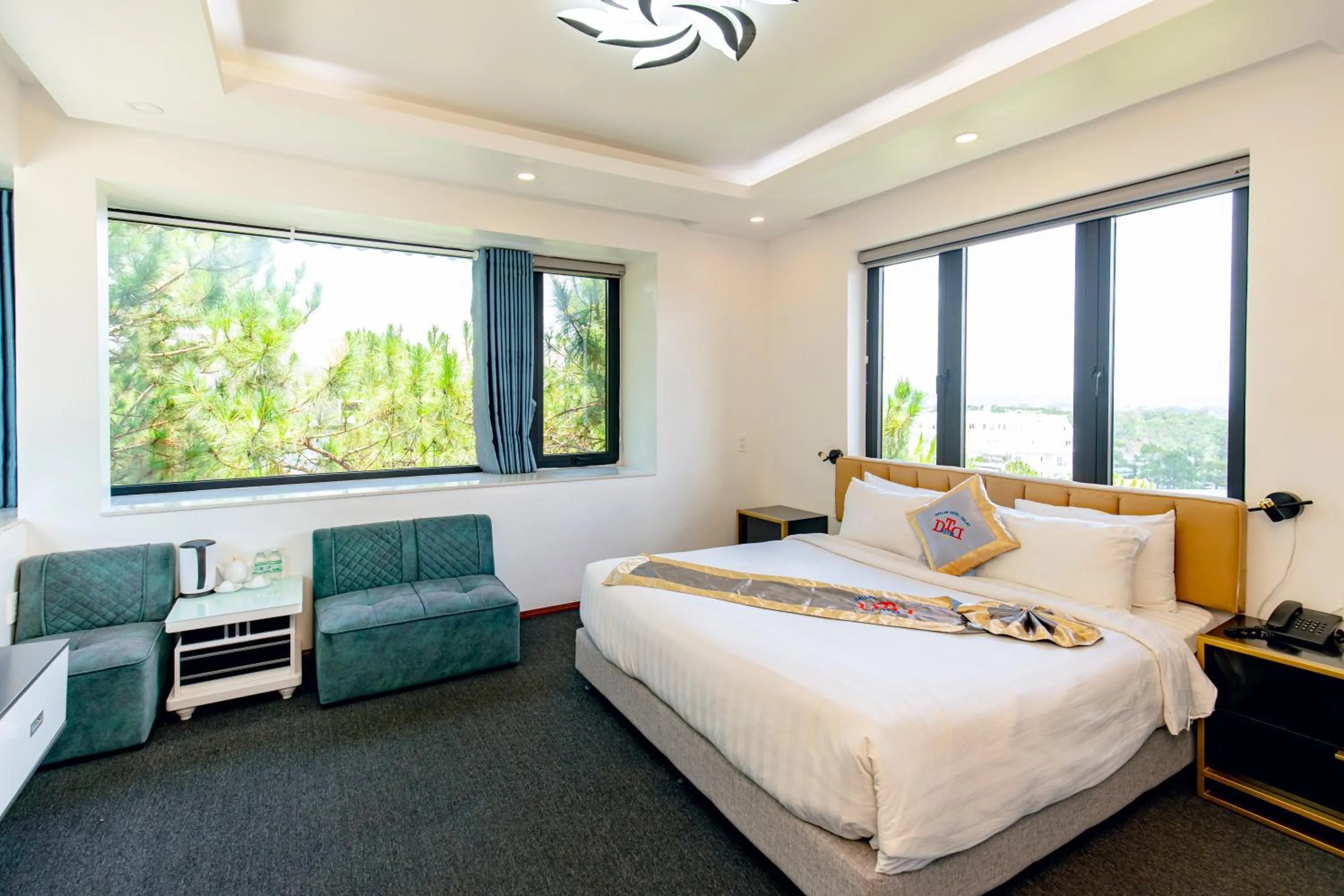 Bed in Dallas Hotel Dalat