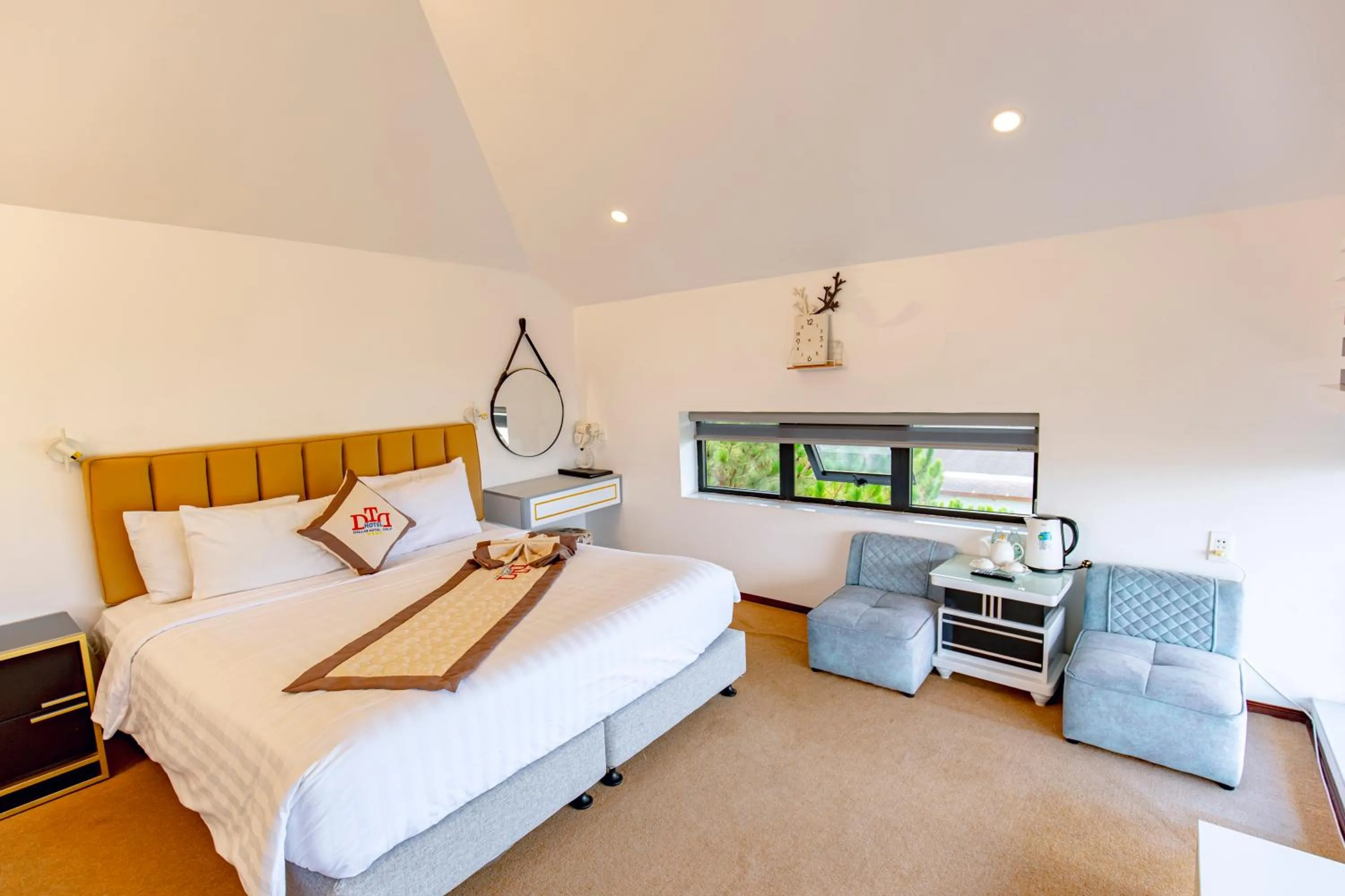 Bed in Dallas Hotel Dalat