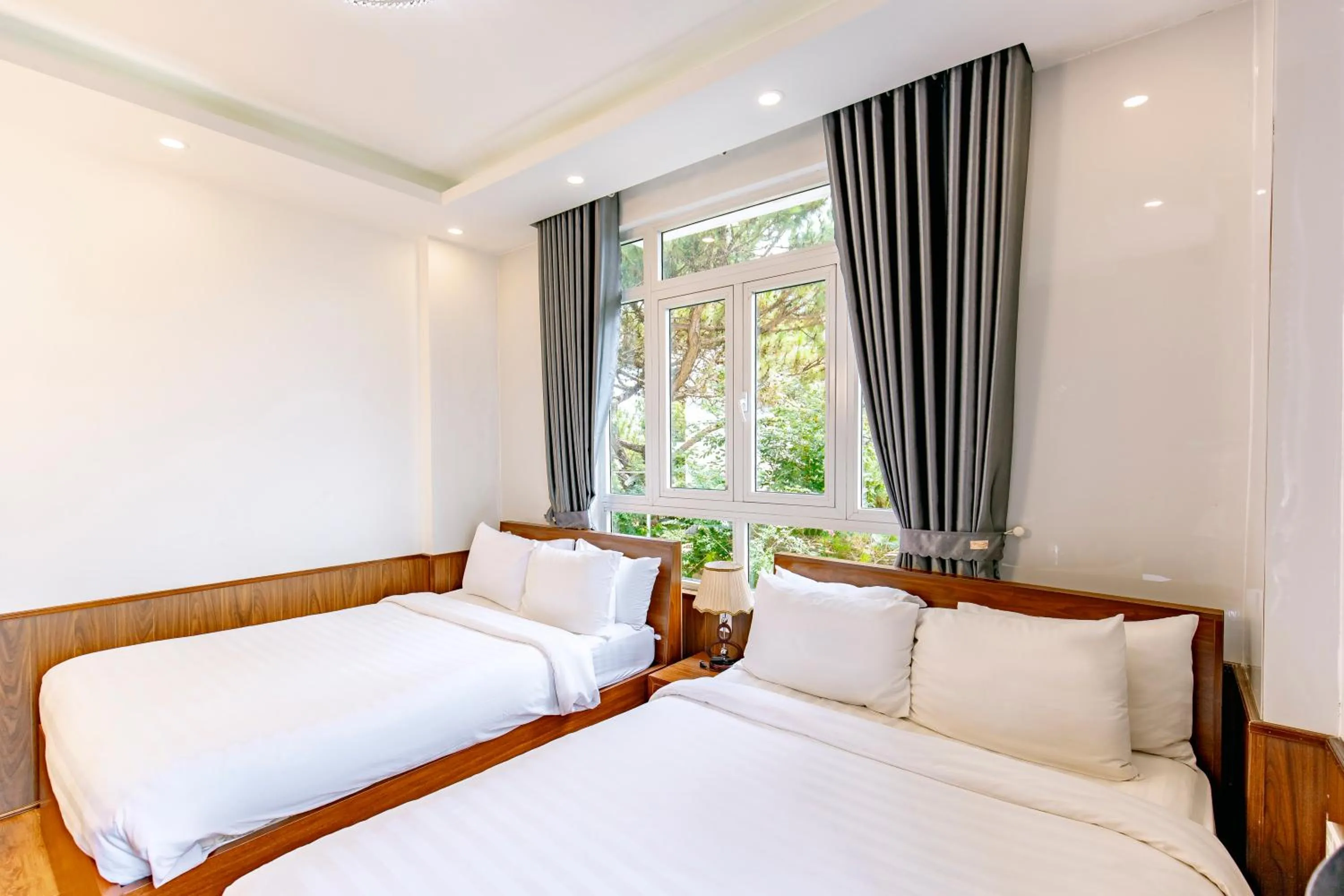 Bed in Dallas Hotel Dalat