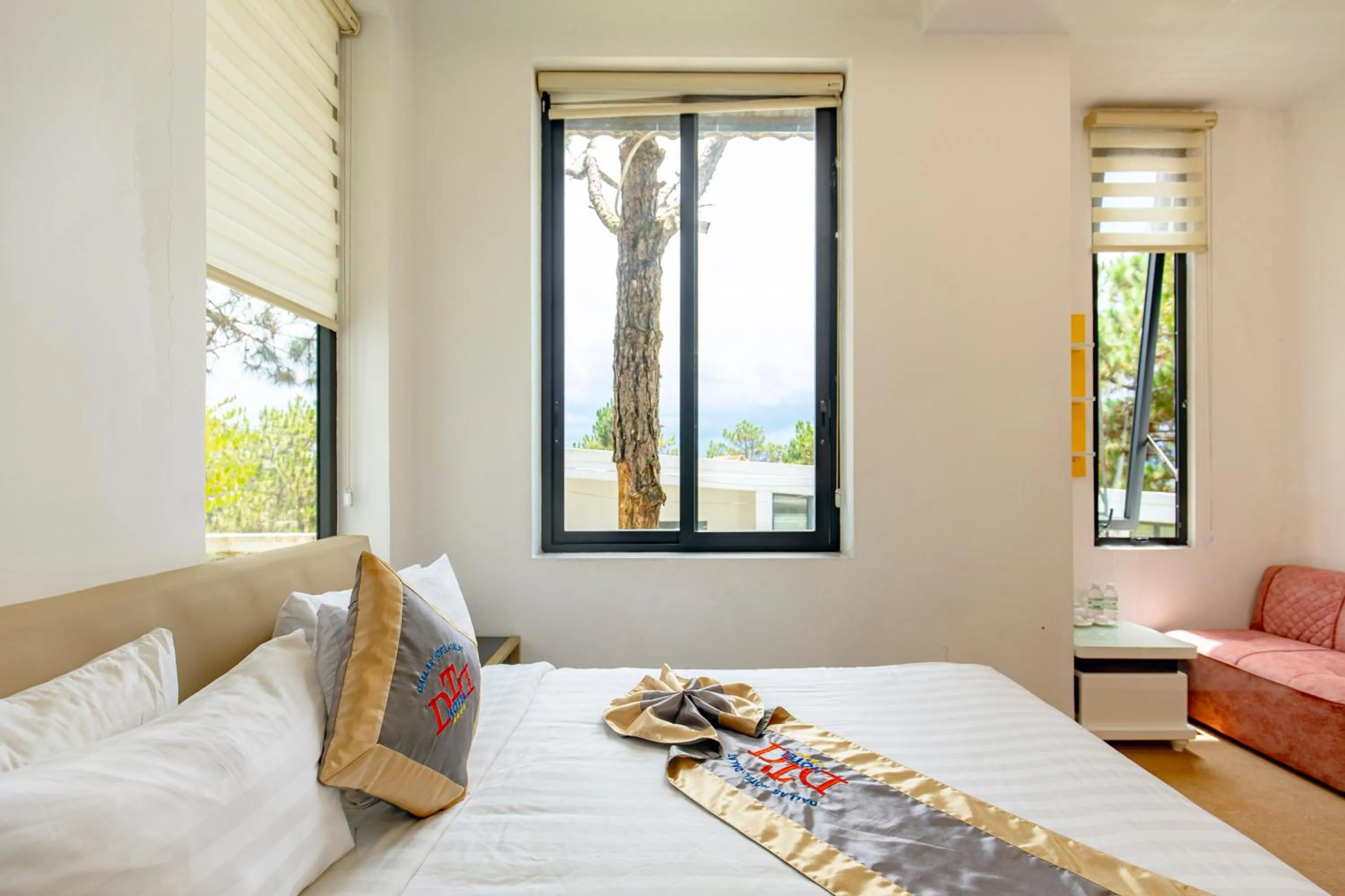 Bed in Dallas Hotel Dalat