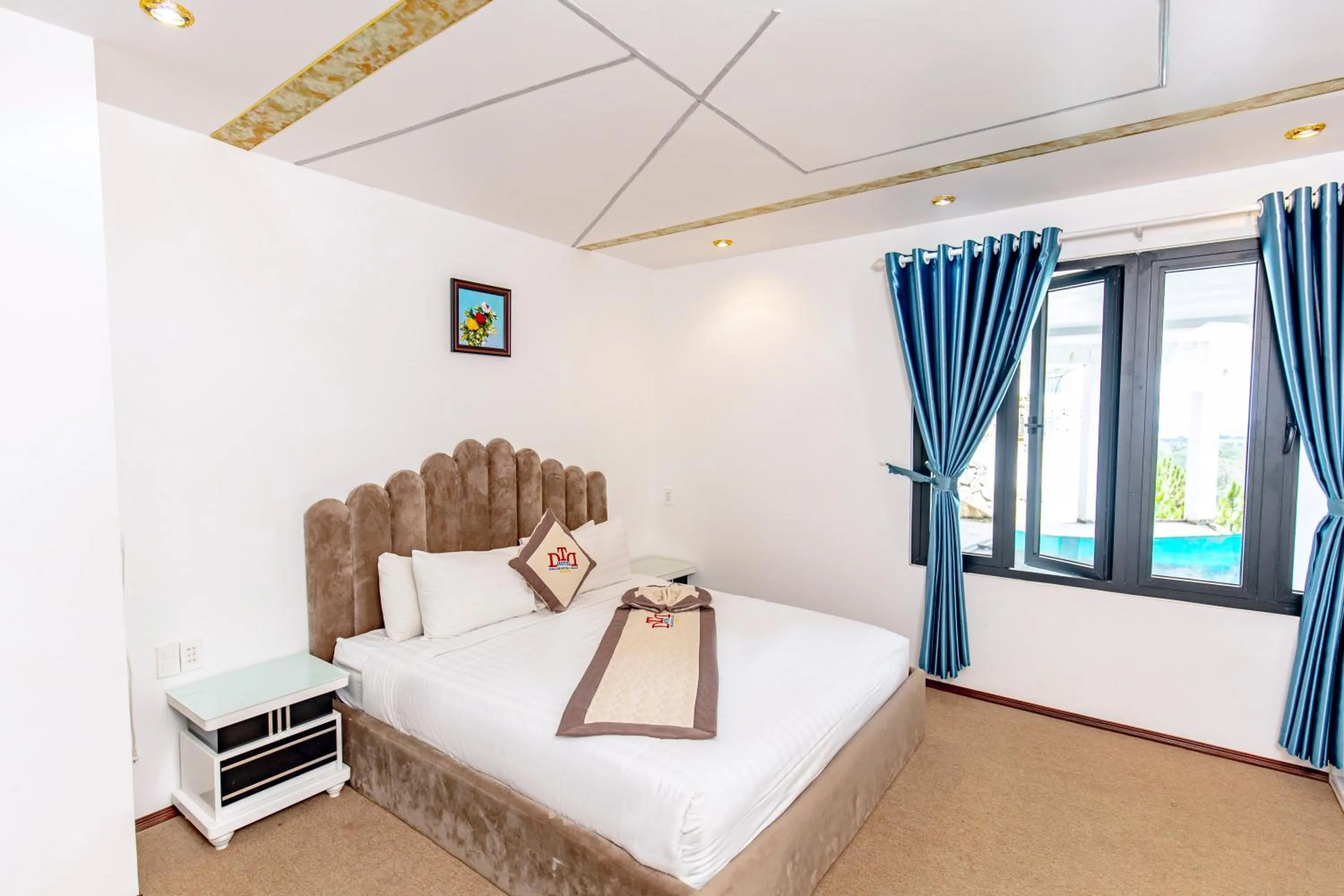 Bed in Dallas Hotel Dalat