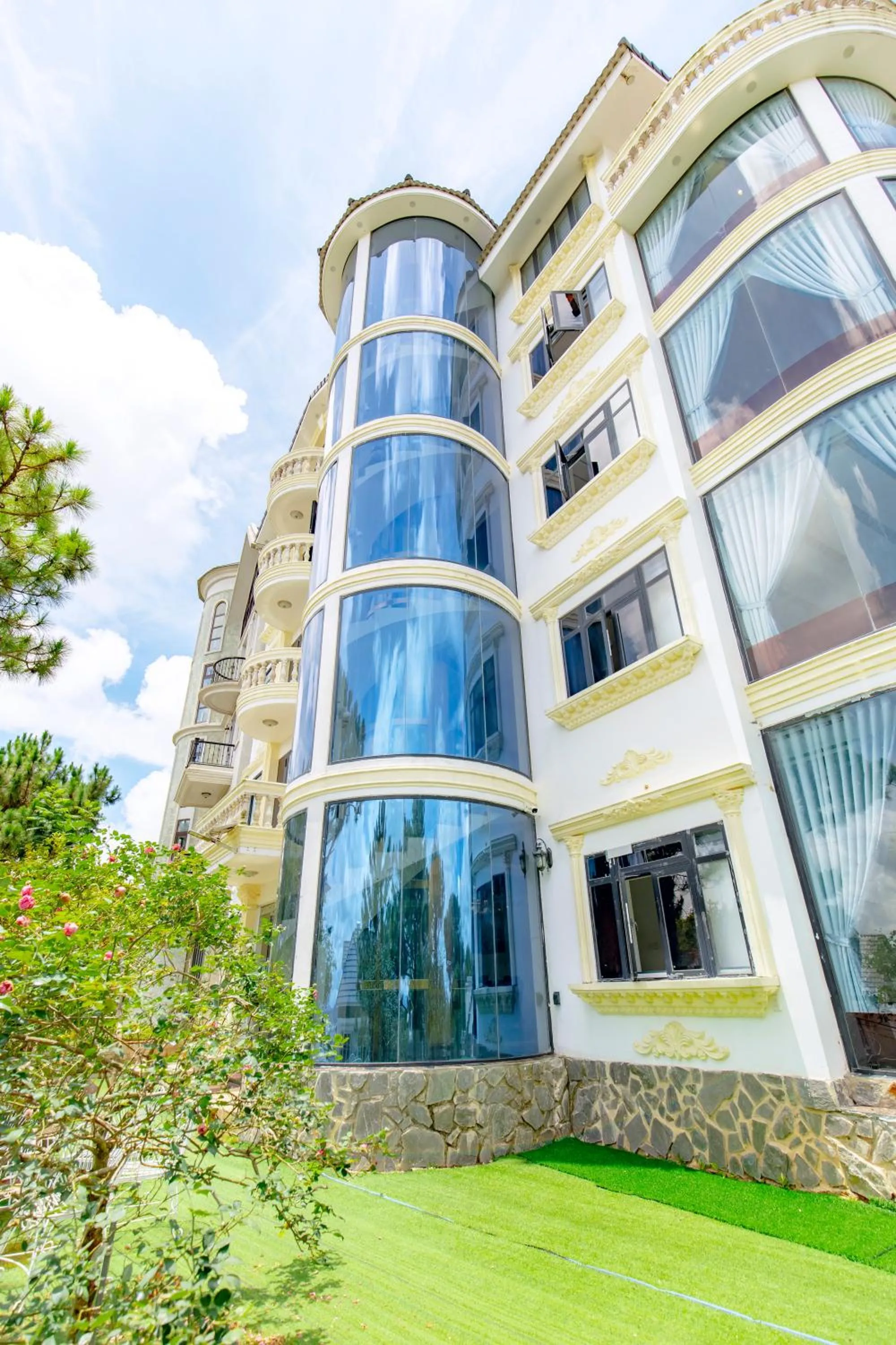 Property building in Dallas Hotel Dalat