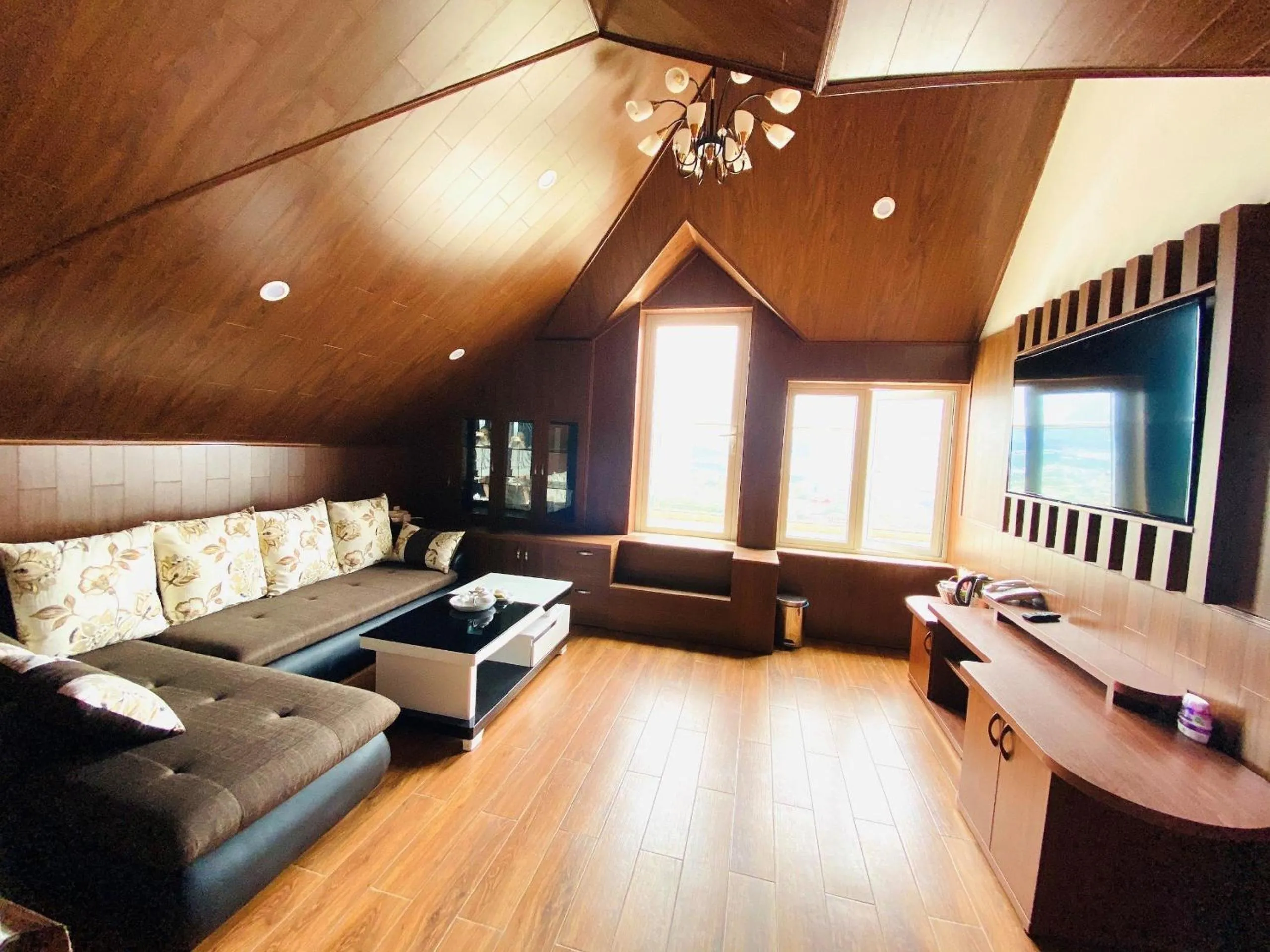 TV and multimedia in Dallas Hotel Dalat