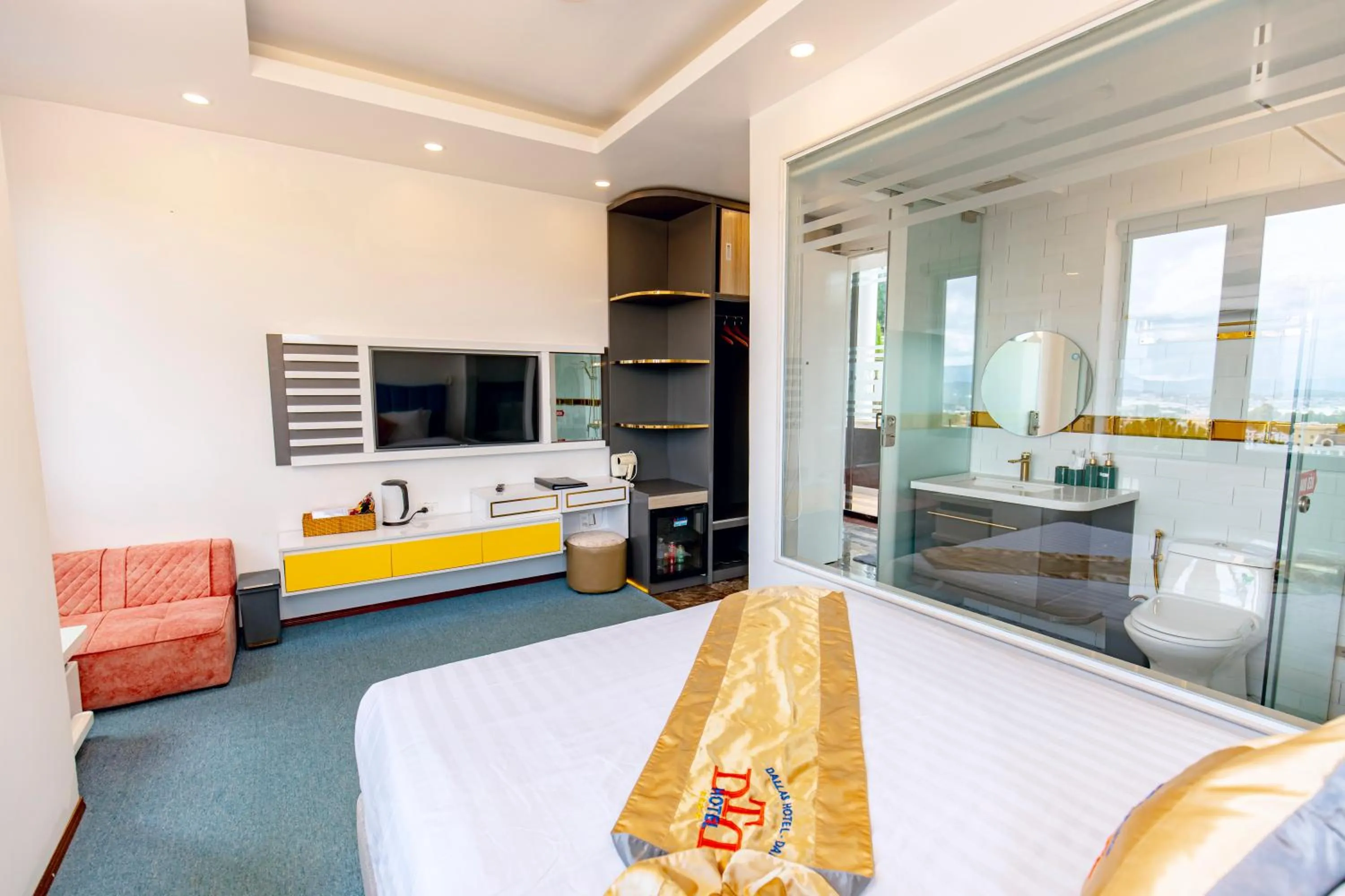 Bed in Dallas Hotel Dalat