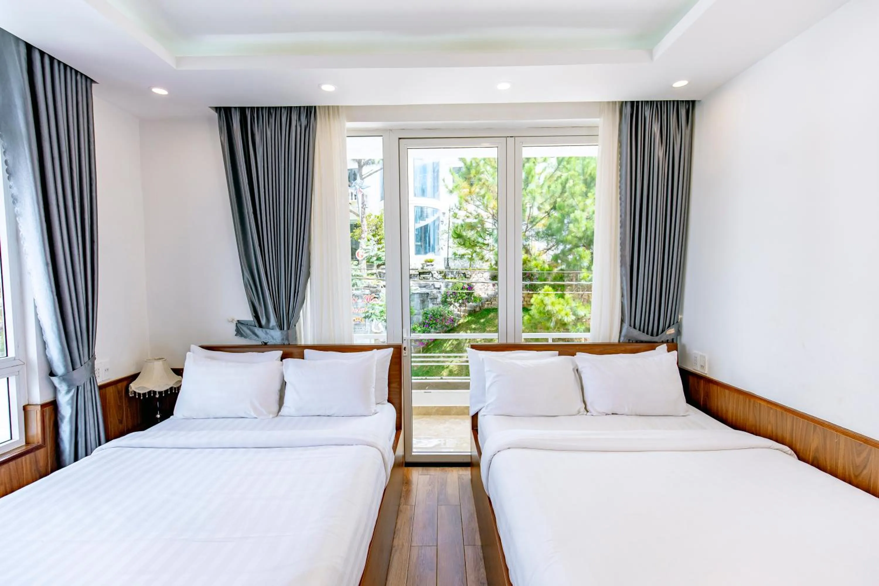 Bed in Dallas Hotel Dalat