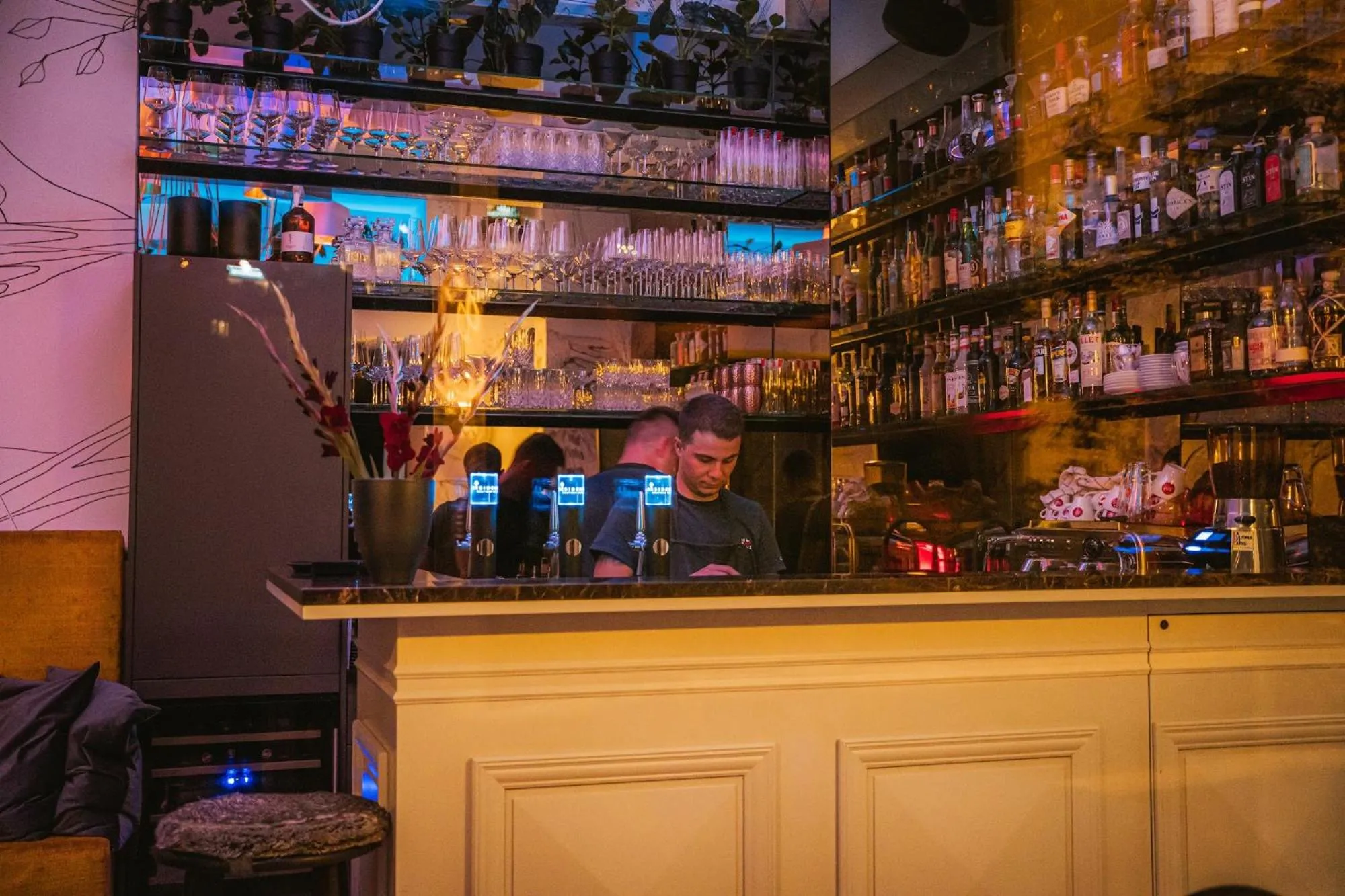 Lounge or bar in Residenz Boutique Suites