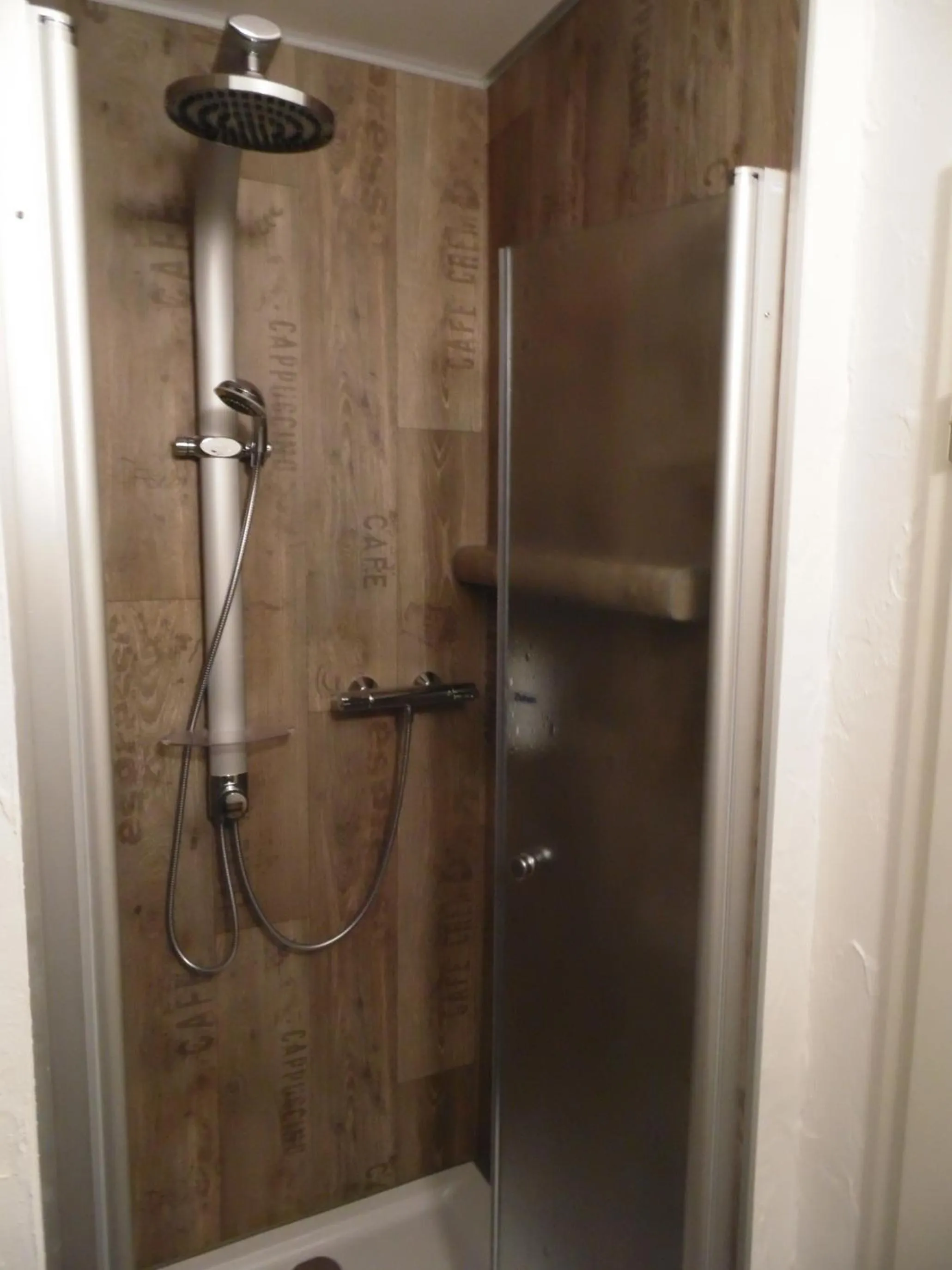Shower in Waldgasthaus am Schwarzenbruch
