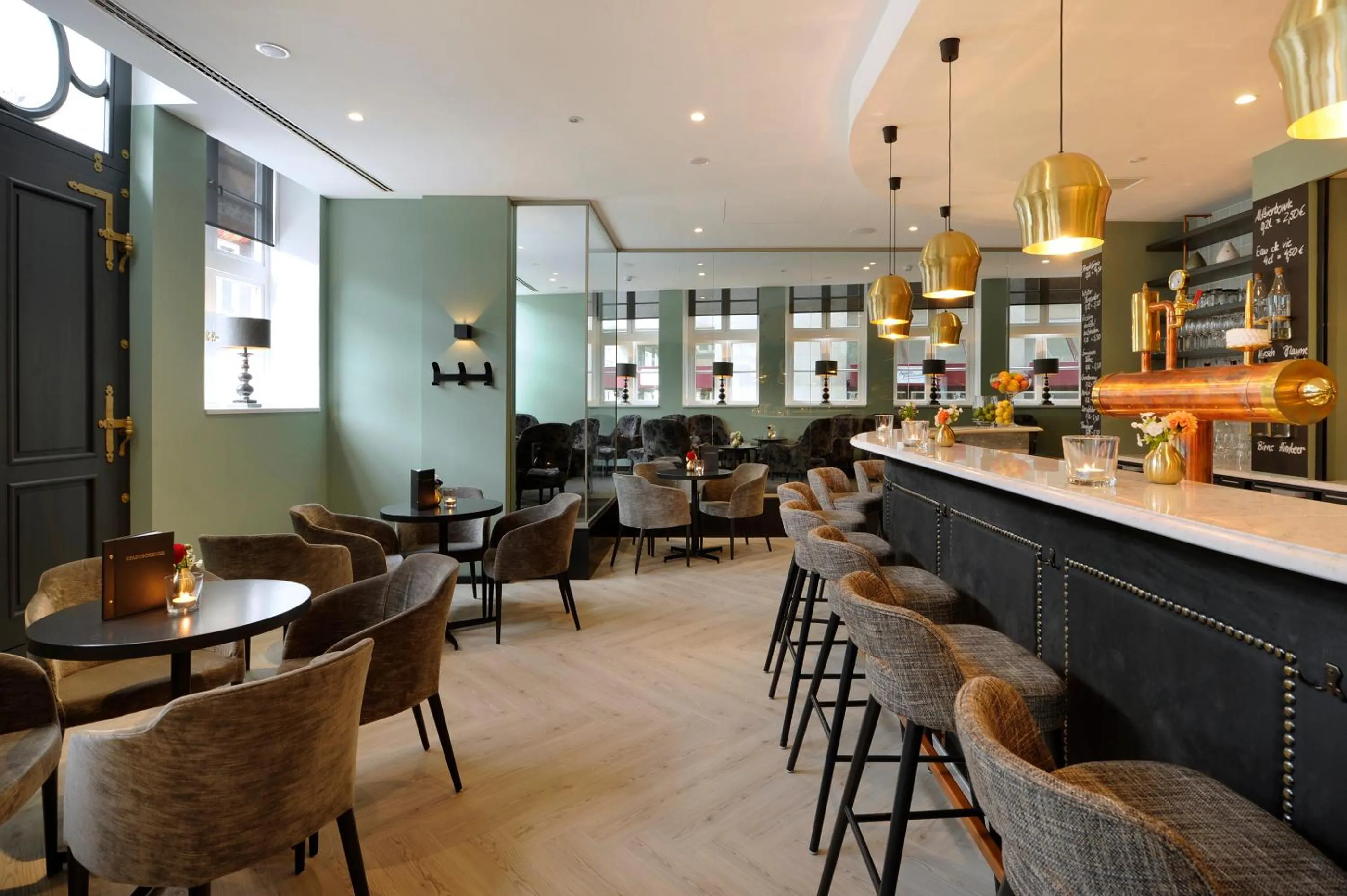 Lounge or bar in Van der Valk Hotel Hildesheim