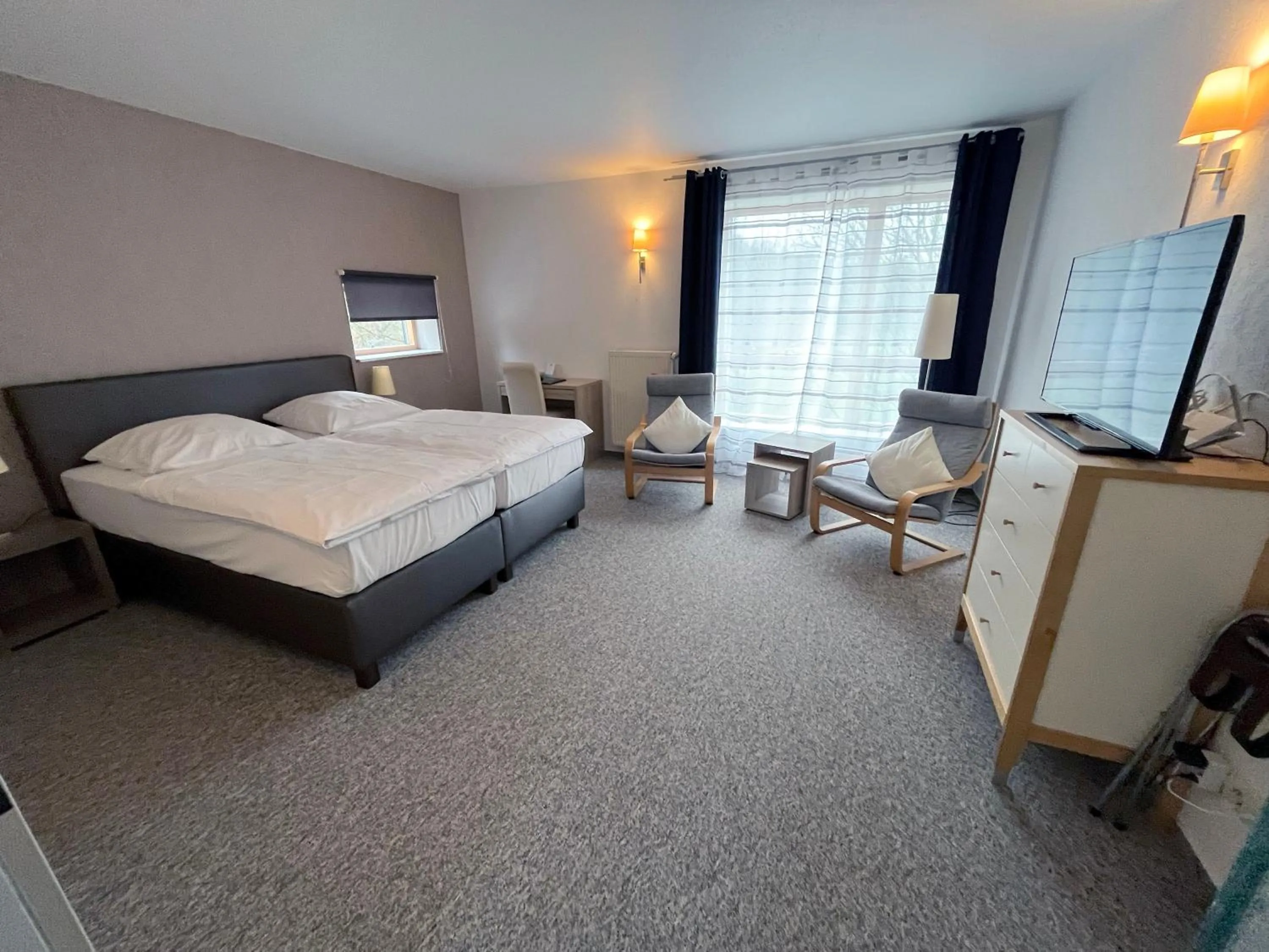Photo of the whole room, Bed in Hotel Aquarius Braunschweig