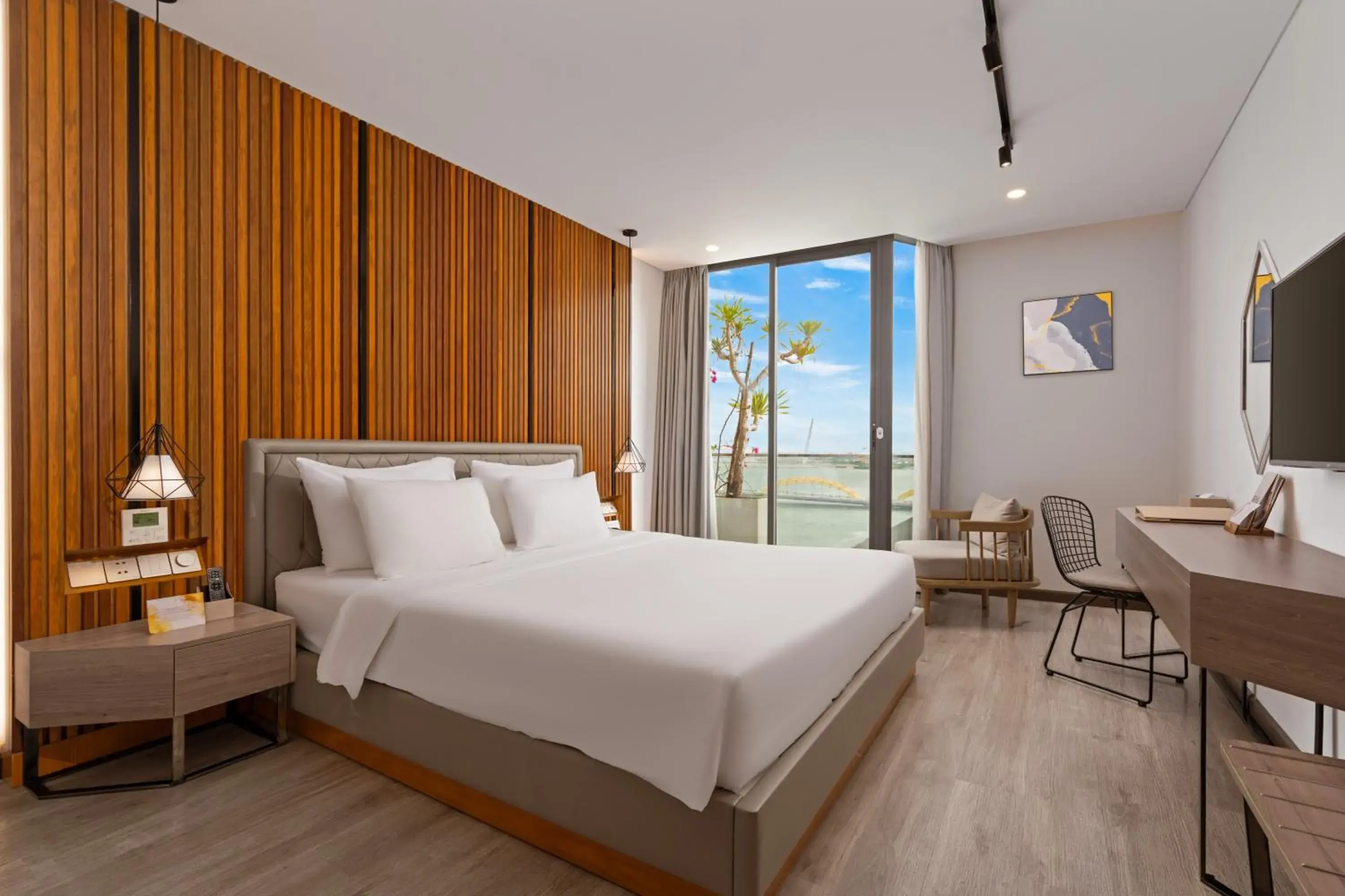 Deluxe River View Double With Balcony in HAIAN Riverfront Hotel Da Nang Deluxe River View Double With Balcony in HAIAN Riverfront Hotel Da Nang