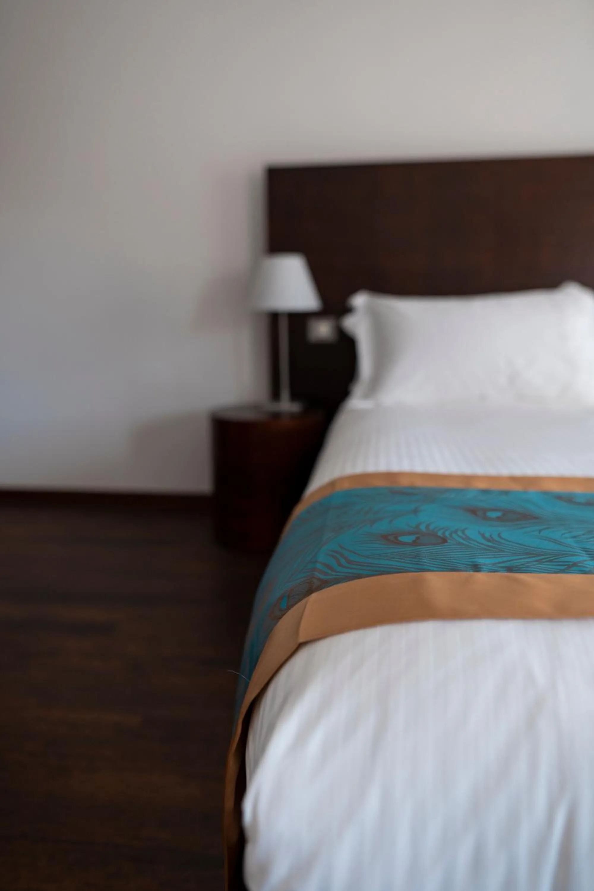 Bed in SWISS HOTEL LA COURONNE