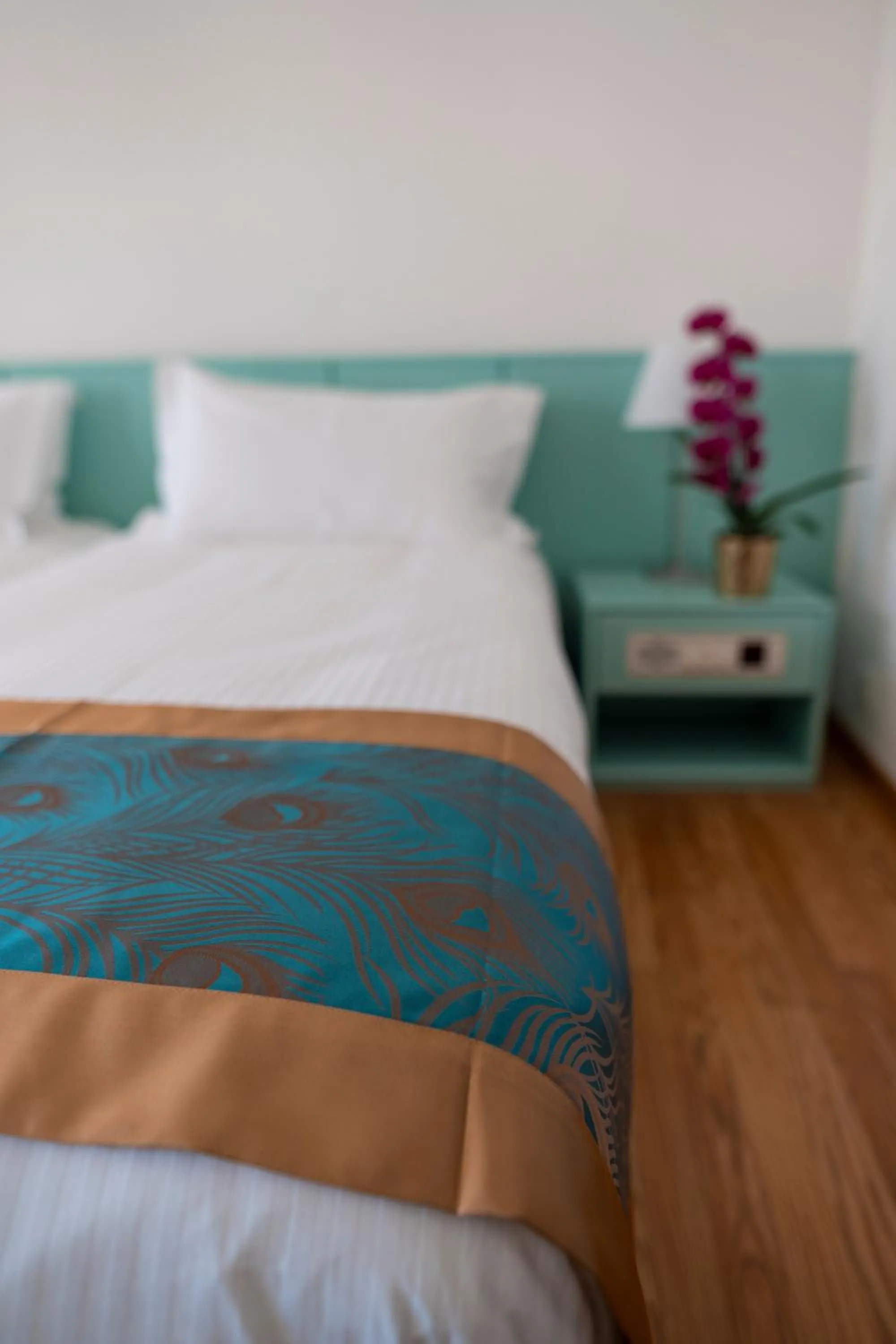 Bed in SWISS HOTEL LA COURONNE