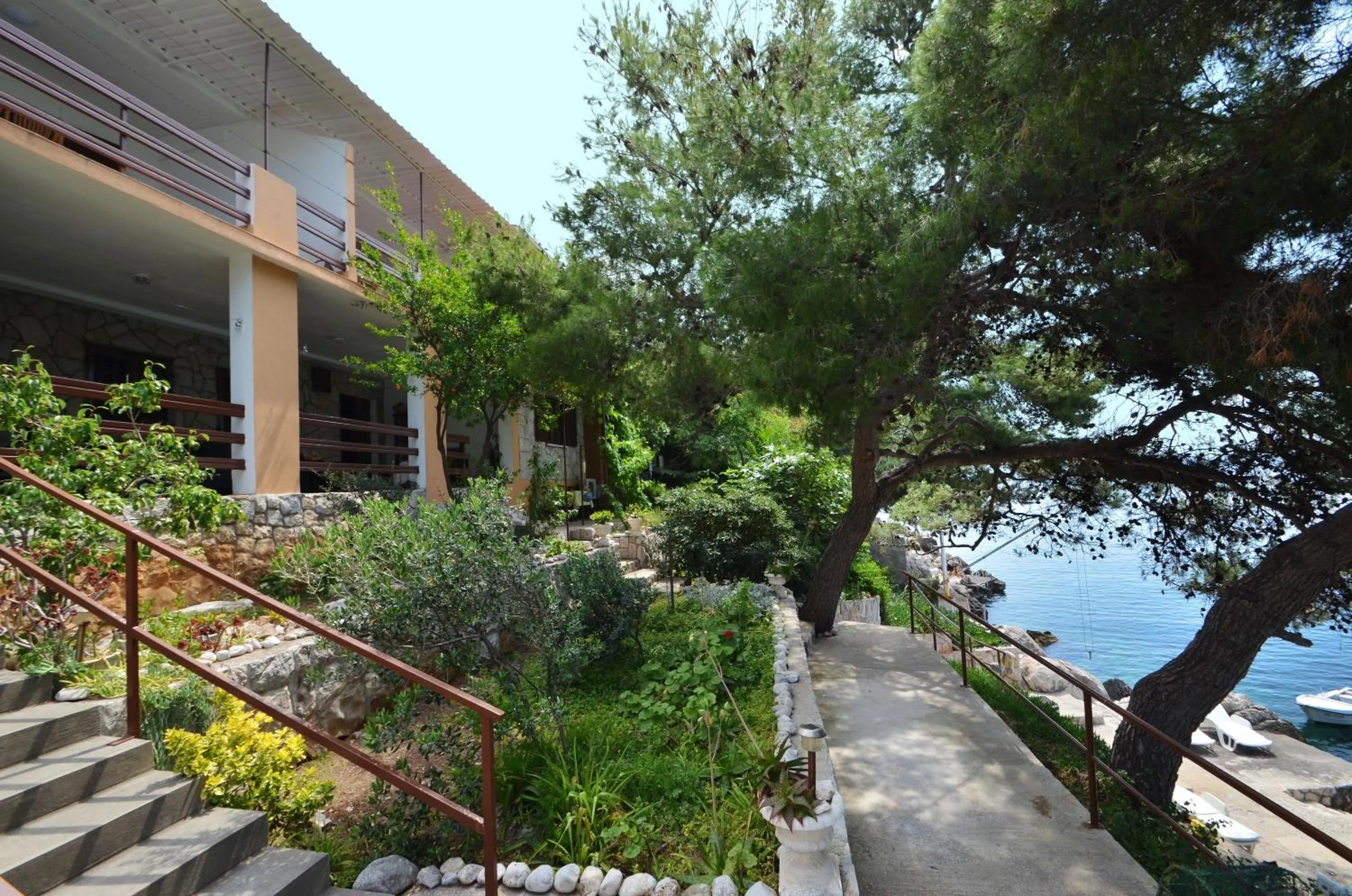 Property building in Apartments Ljiljana