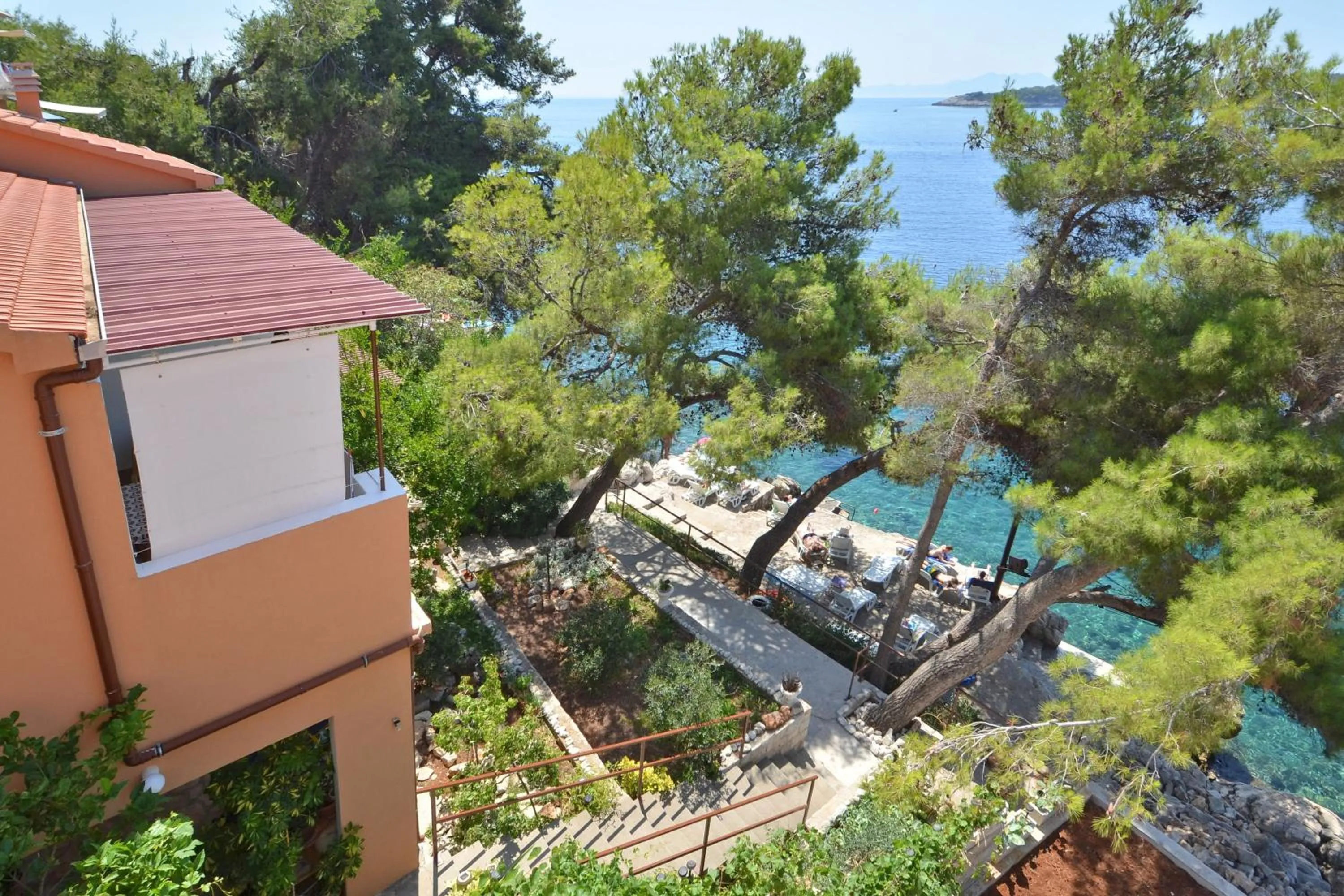 Property building in Apartments Ljiljana