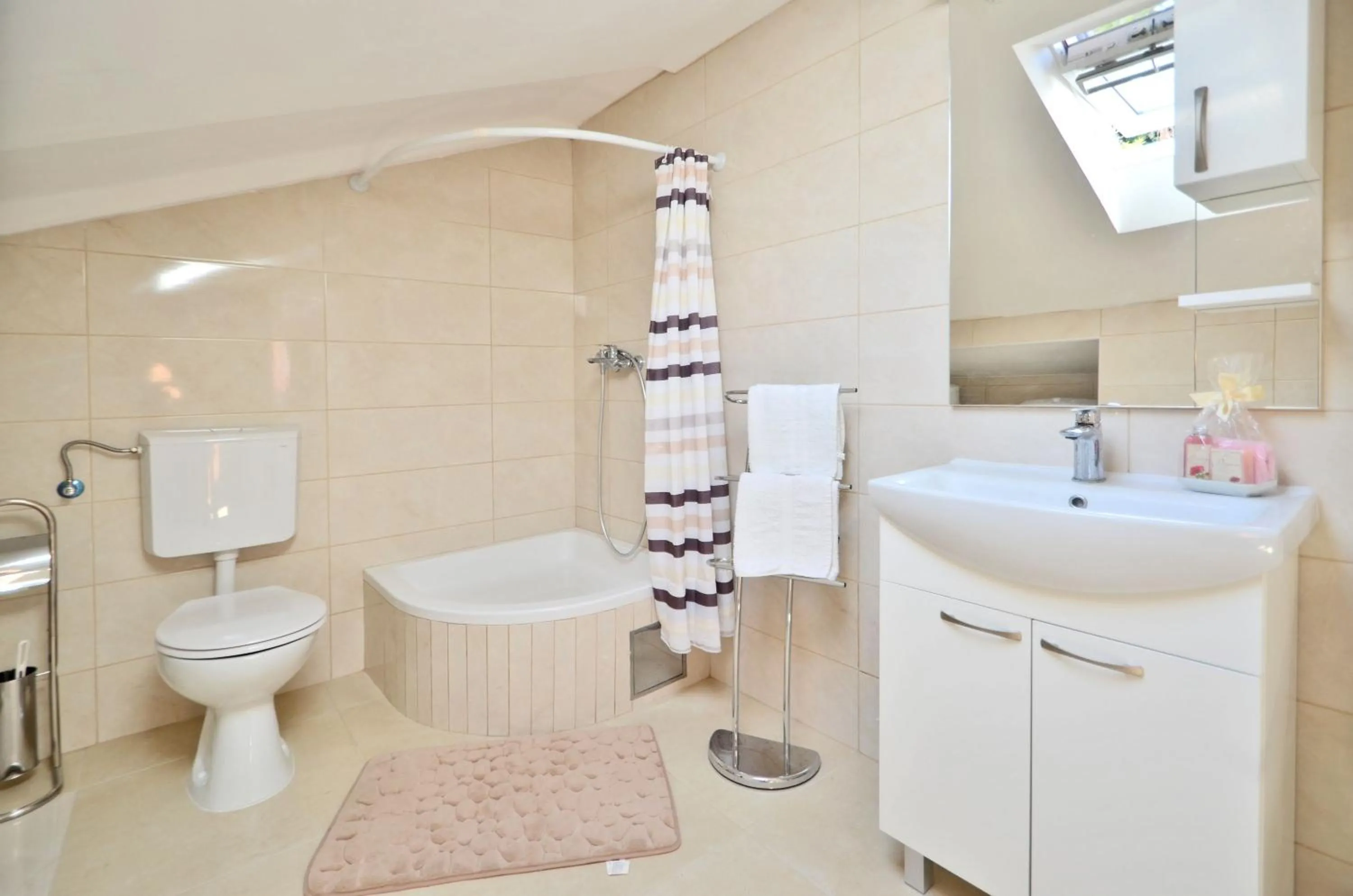 Bathroom in Apartments Ljiljana