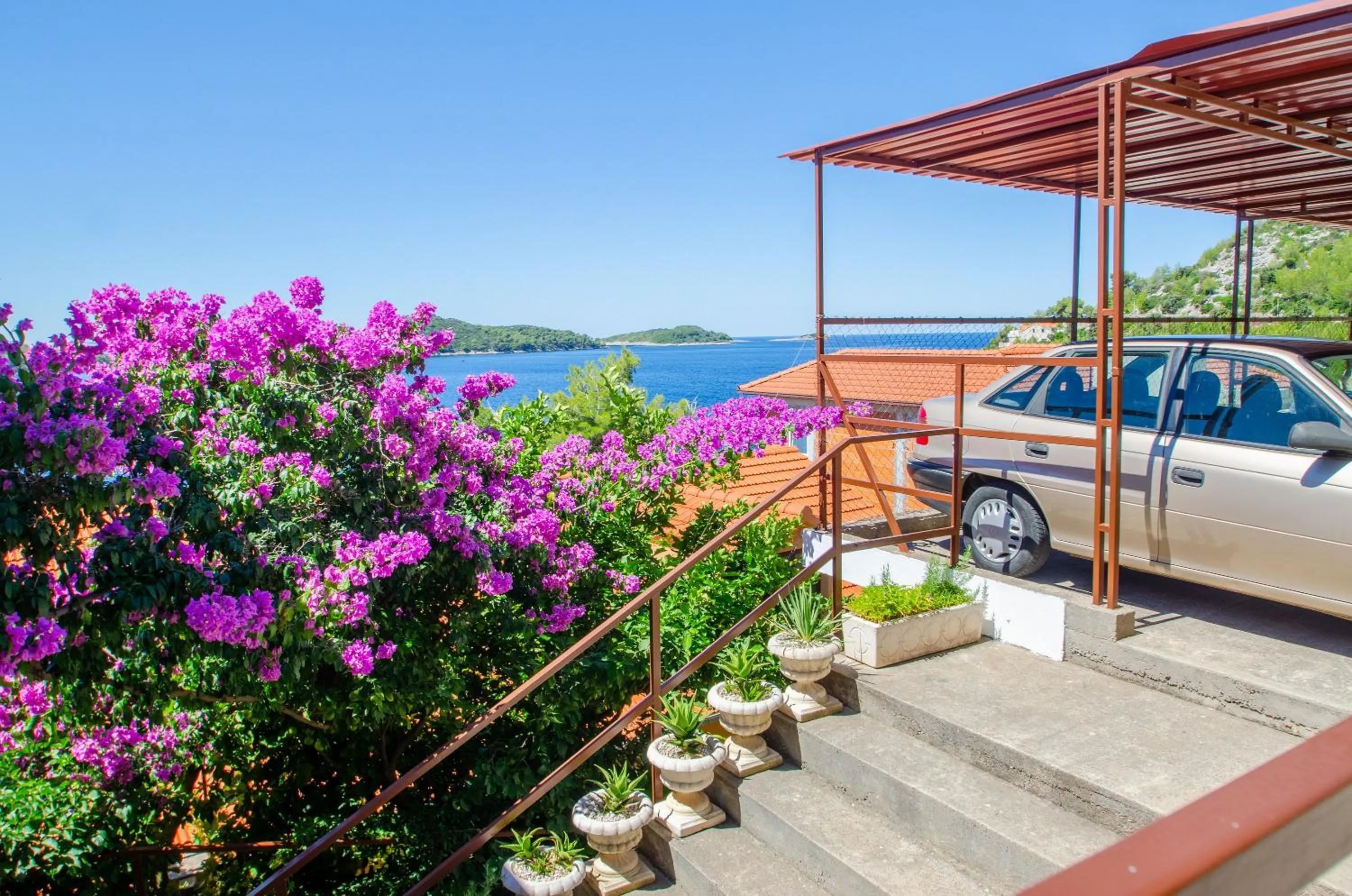 Property building in Apartments Ljiljana