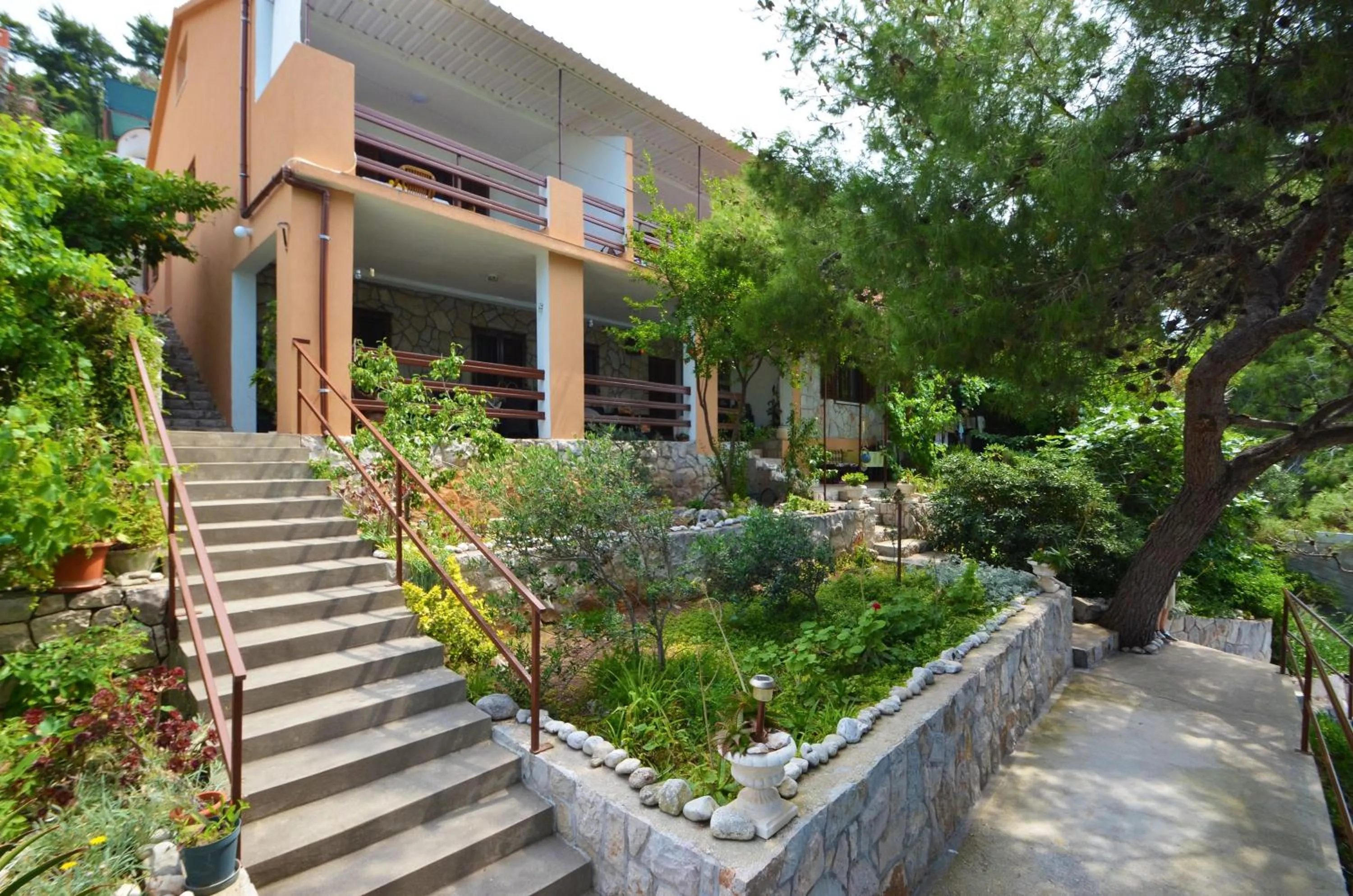 Property building in Apartments Ljiljana