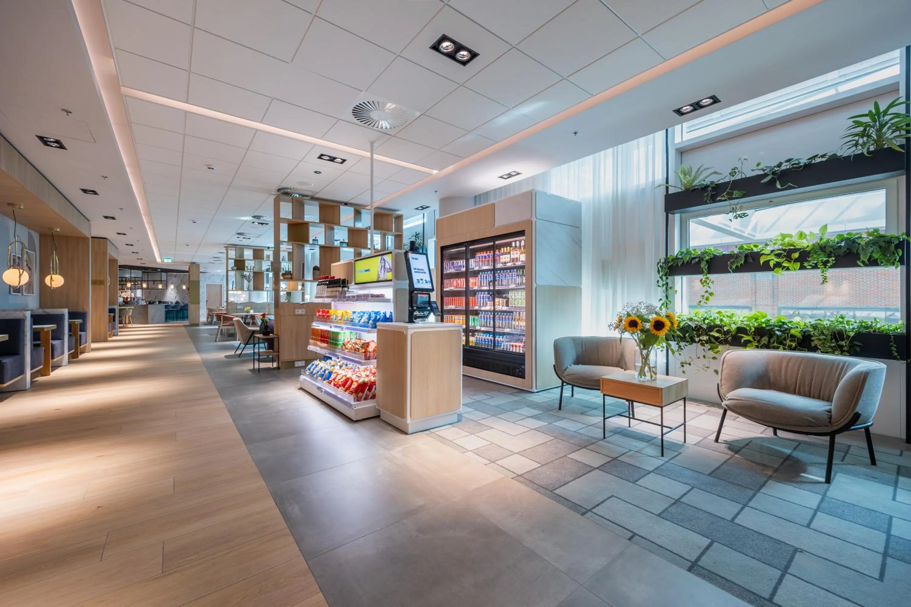 Supermarket/grocery shop in Crowne Plaza Utrecht - Central Station by IHG