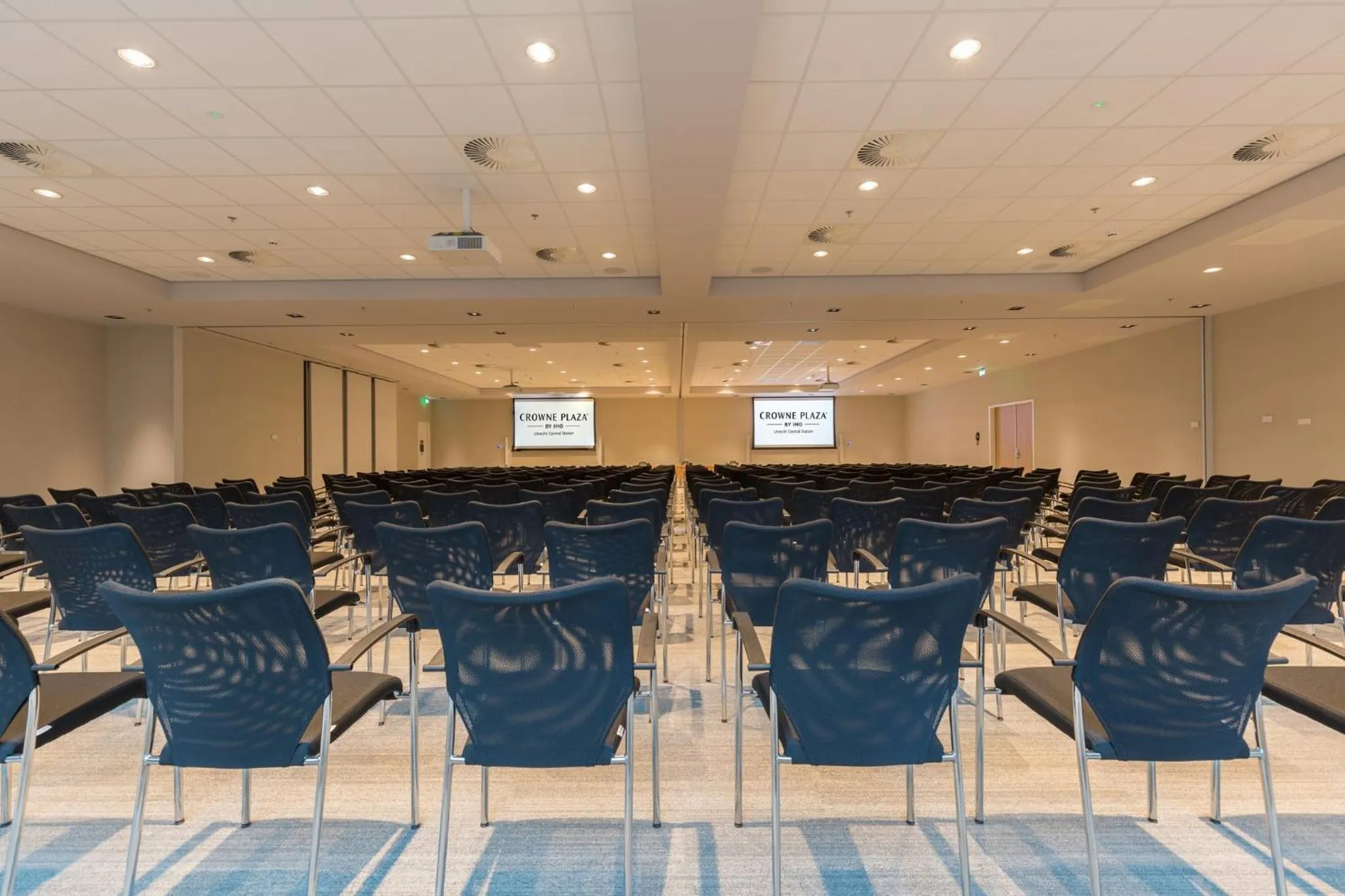 Meeting/conference room in Crowne Plaza Utrecht - Central Station by IHG