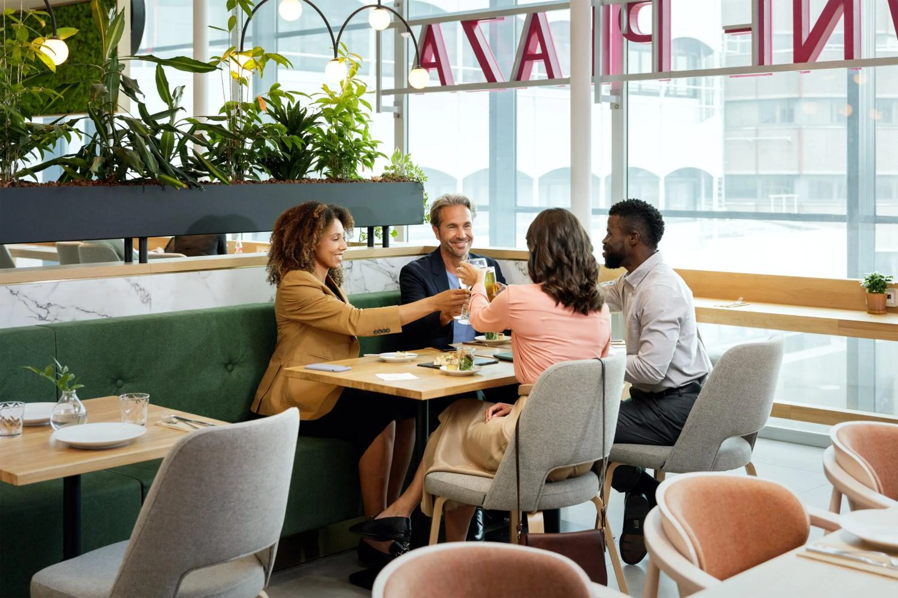 Restaurant/places to eat in Crowne Plaza Utrecht - Central Station by IHG