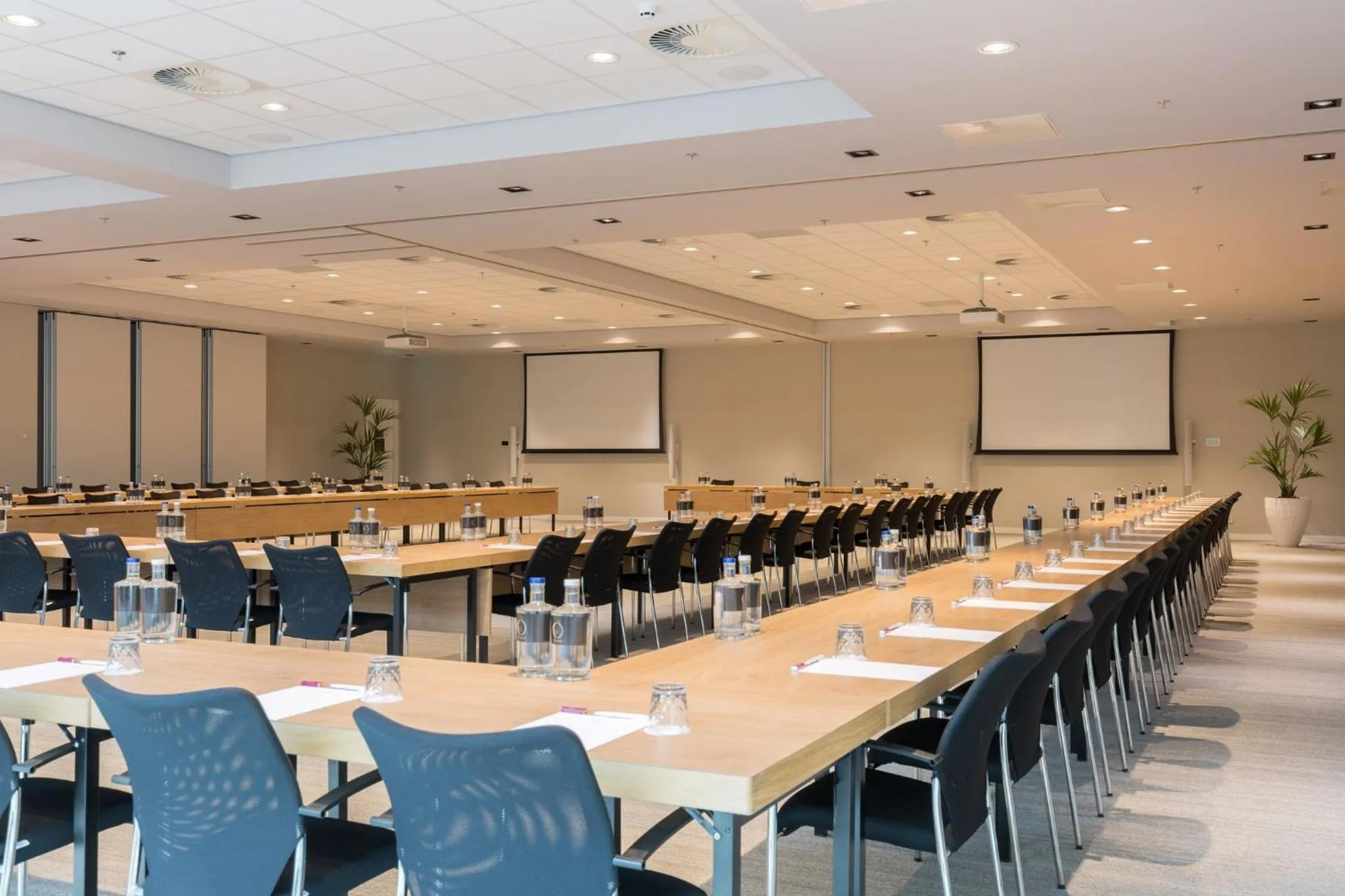 Meeting/conference room in Crowne Plaza Utrecht - Central Station by IHG