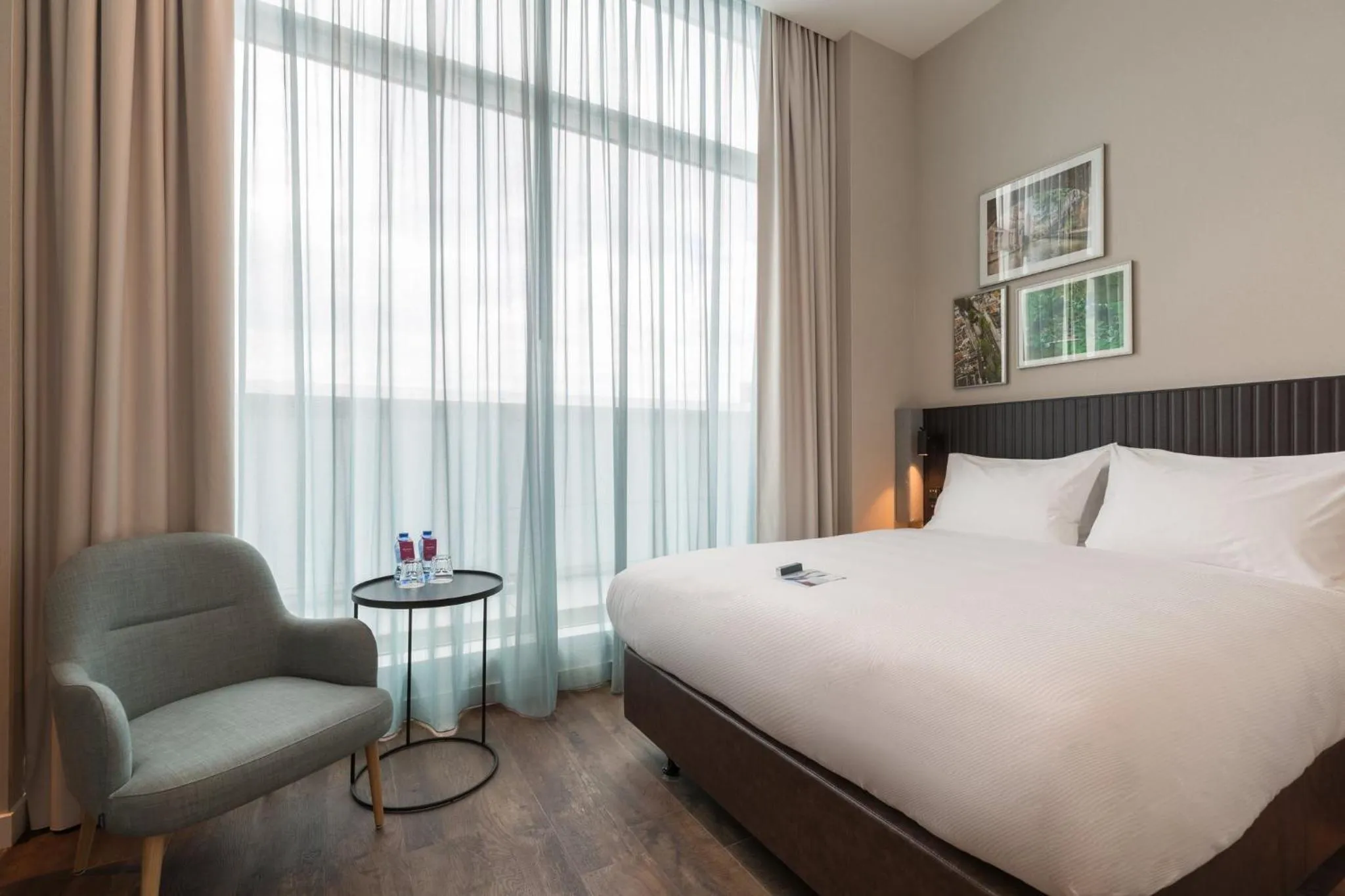 Photo of the whole room, Bed in Crowne Plaza Utrecht - Central Station by IHG