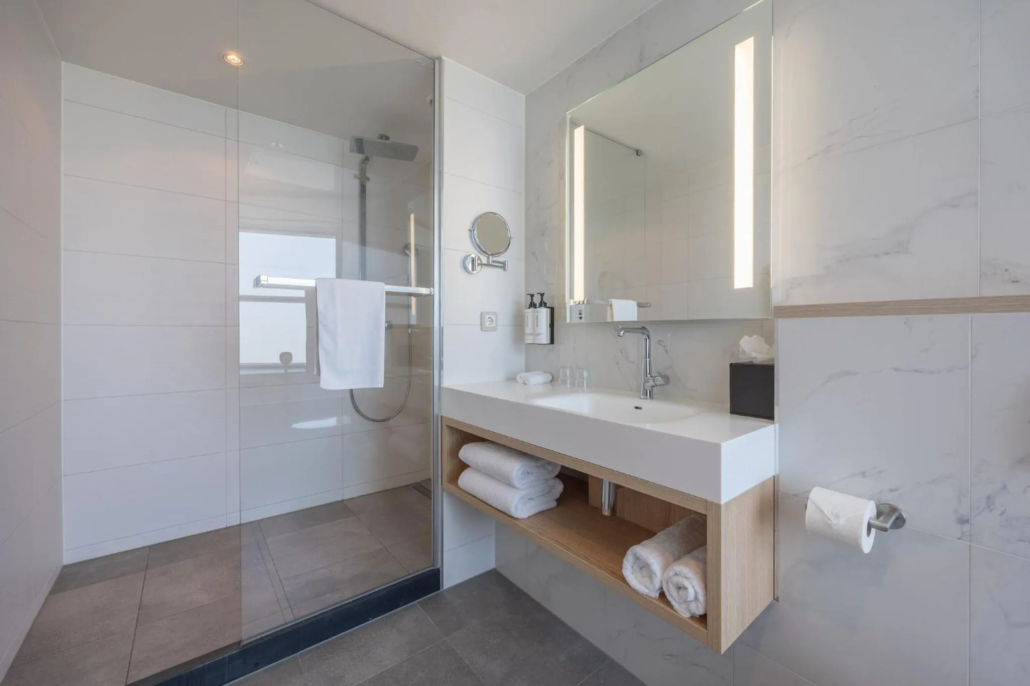 Bathroom in Crowne Plaza Utrecht - Central Station by IHG