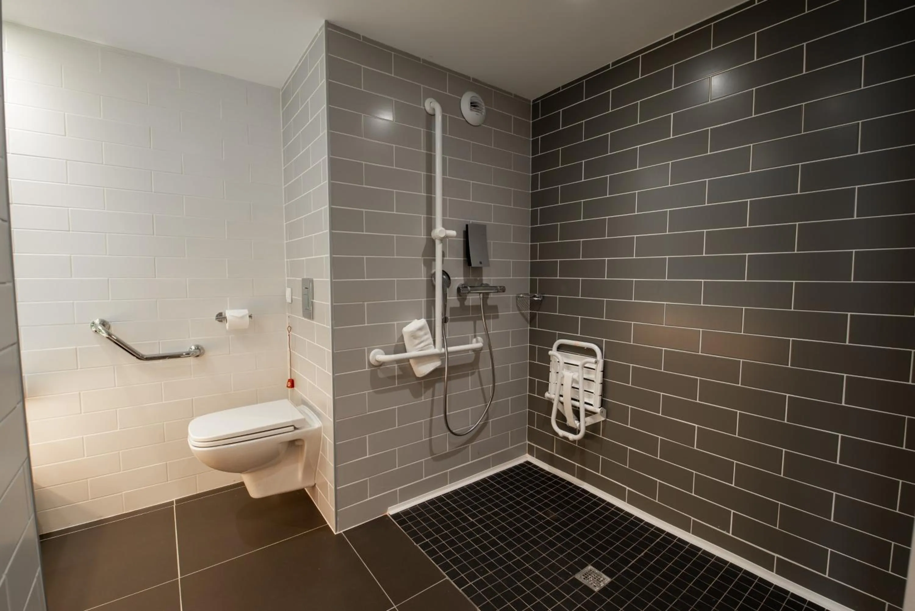 Bathroom in Holiday Inn Express - Arcachon - La Teste by IHG