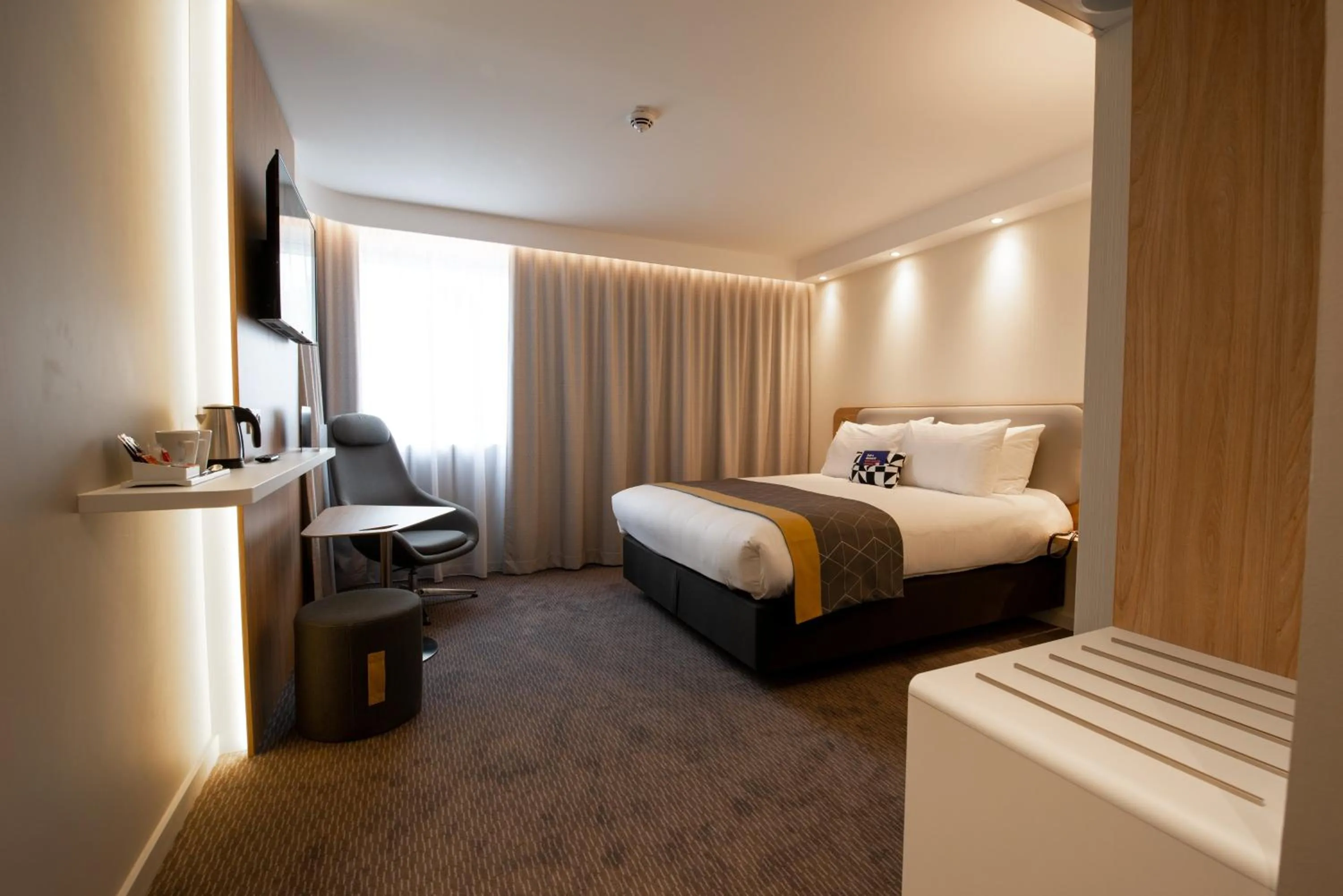 Photo of the whole room, Bed in Holiday Inn Express - Arcachon - La Teste by IHG