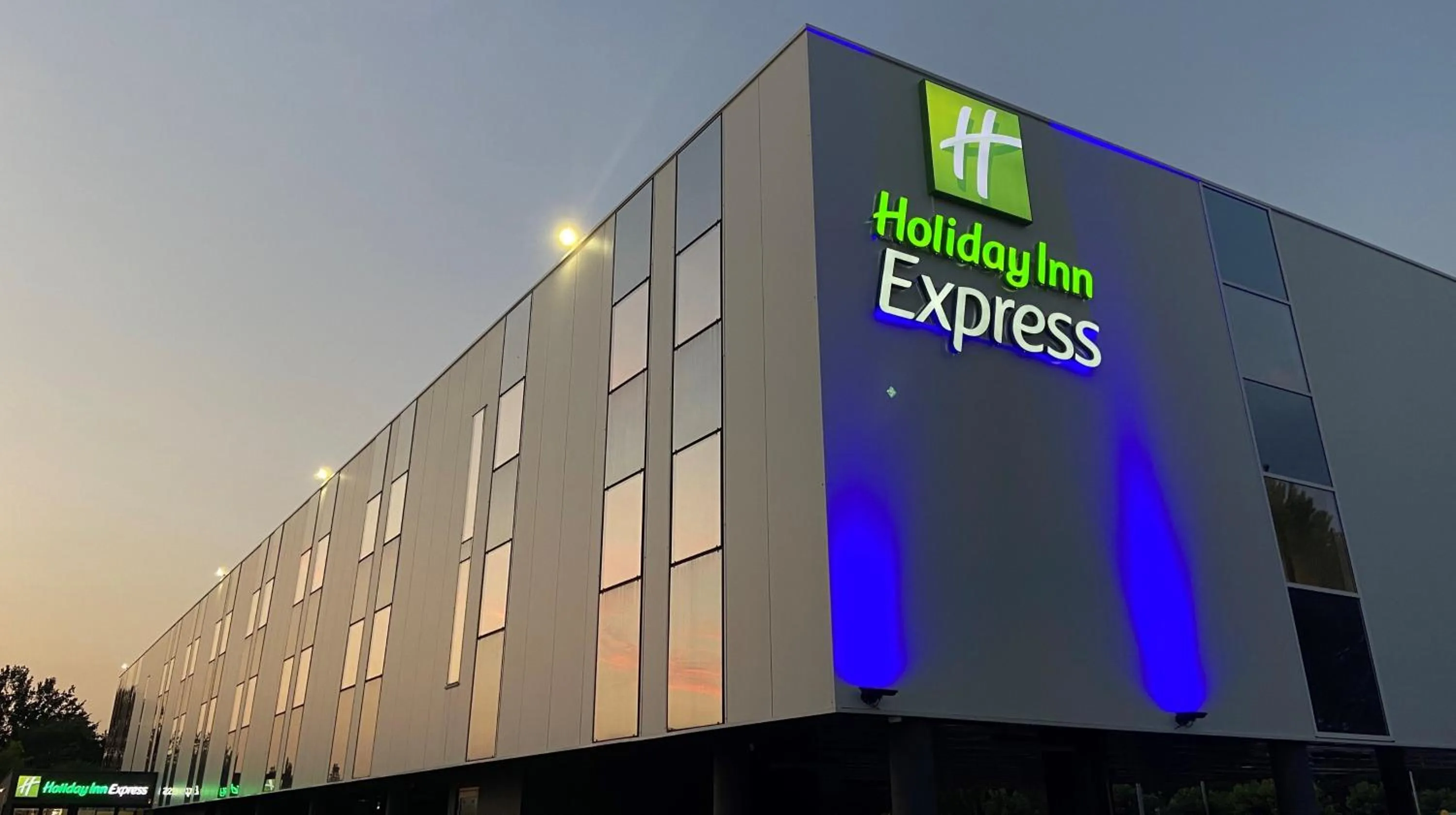 Property building in Holiday Inn Express - Arcachon - La Teste by IHG