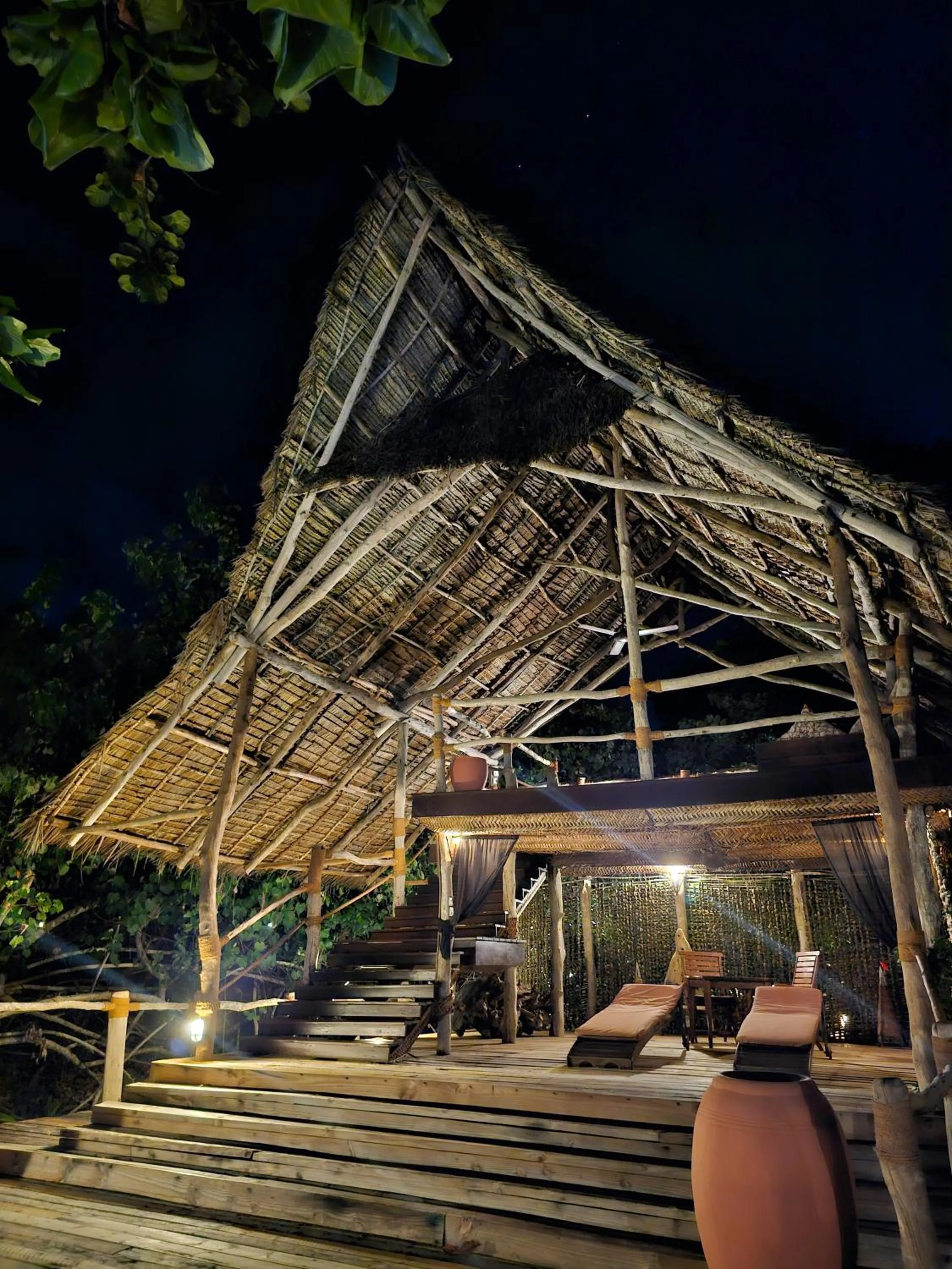 Property building in Fundu Lagoon