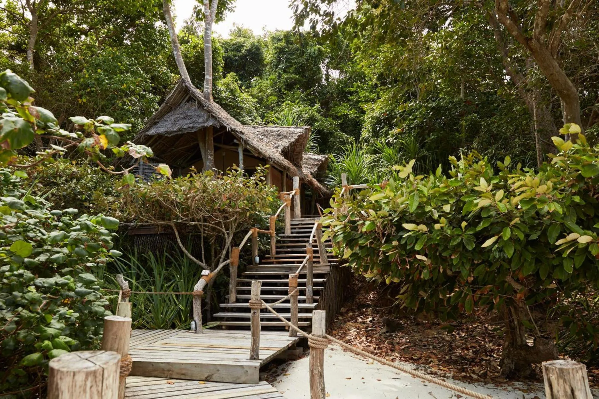 Property building in Fundu Lagoon